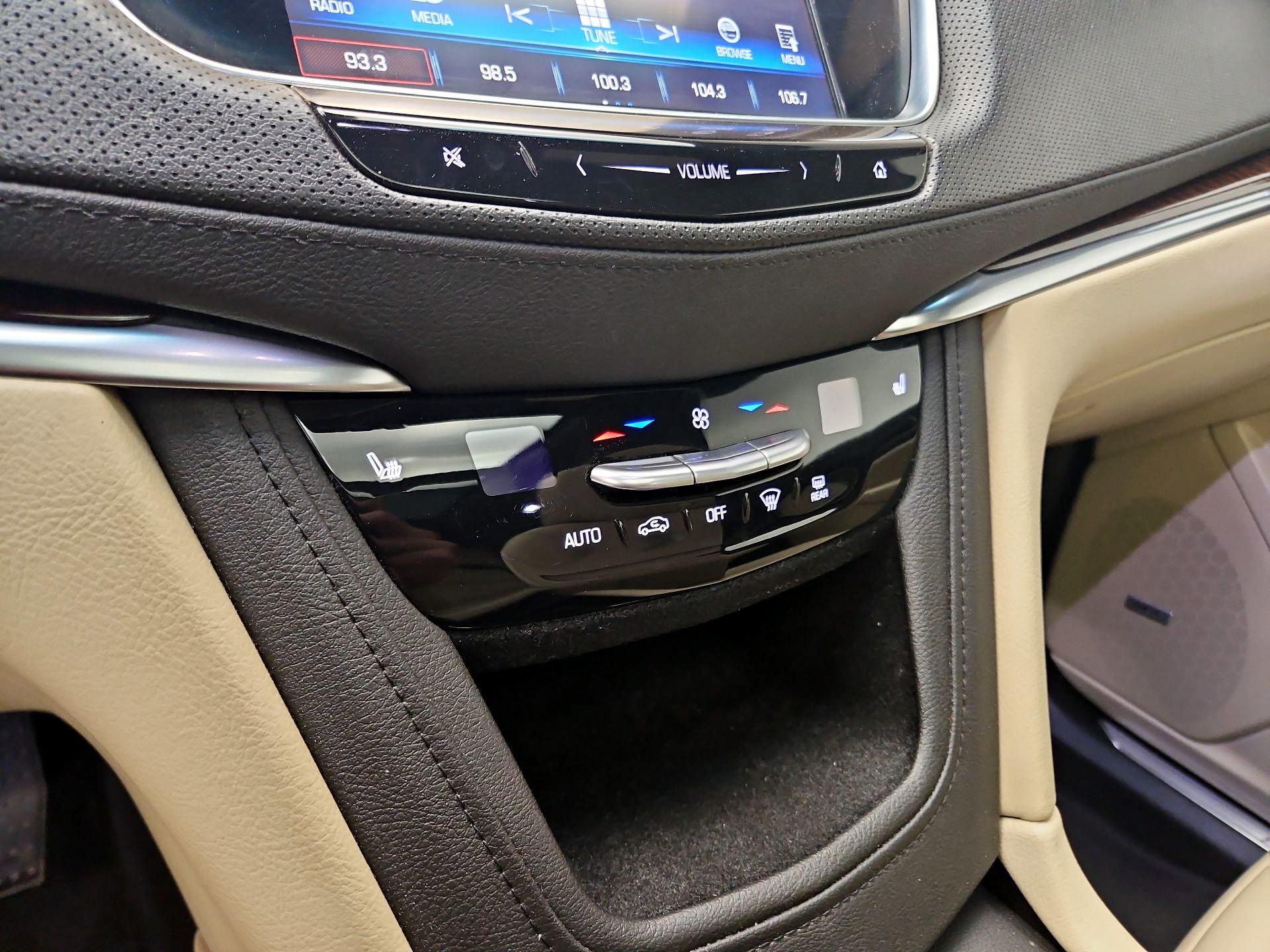 Thumbnail: 2018 Cadillac XT5 - 17