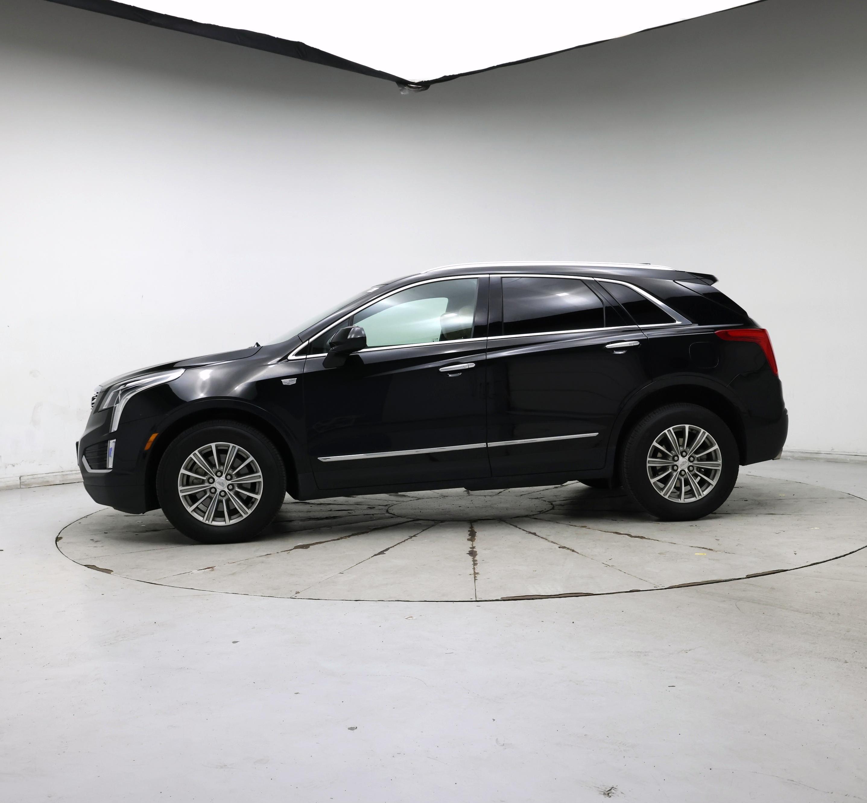 Thumbnail: 2018 Cadillac XT5 - 3