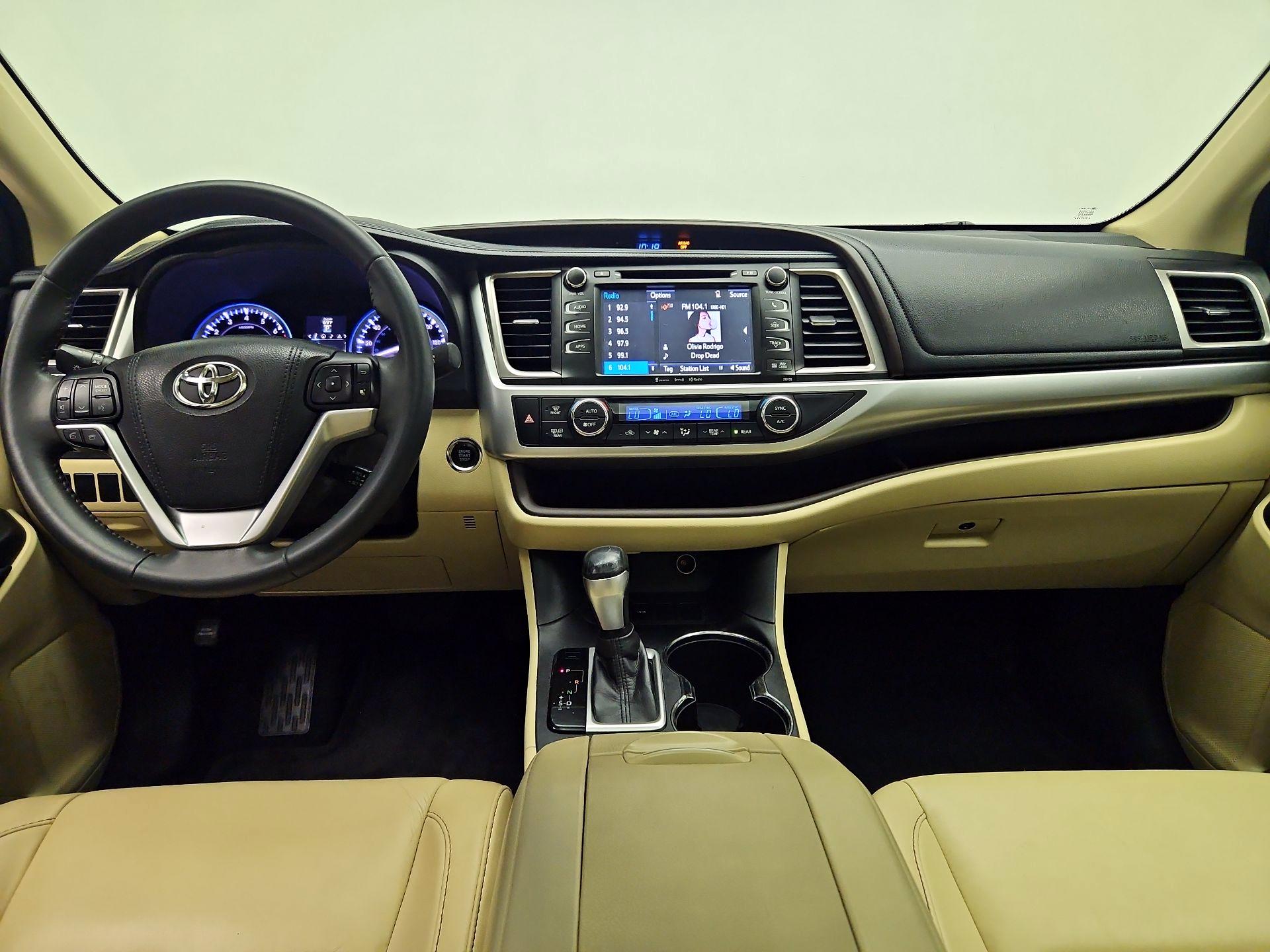 Thumbnail: 2016 Toyota Highlander - 9