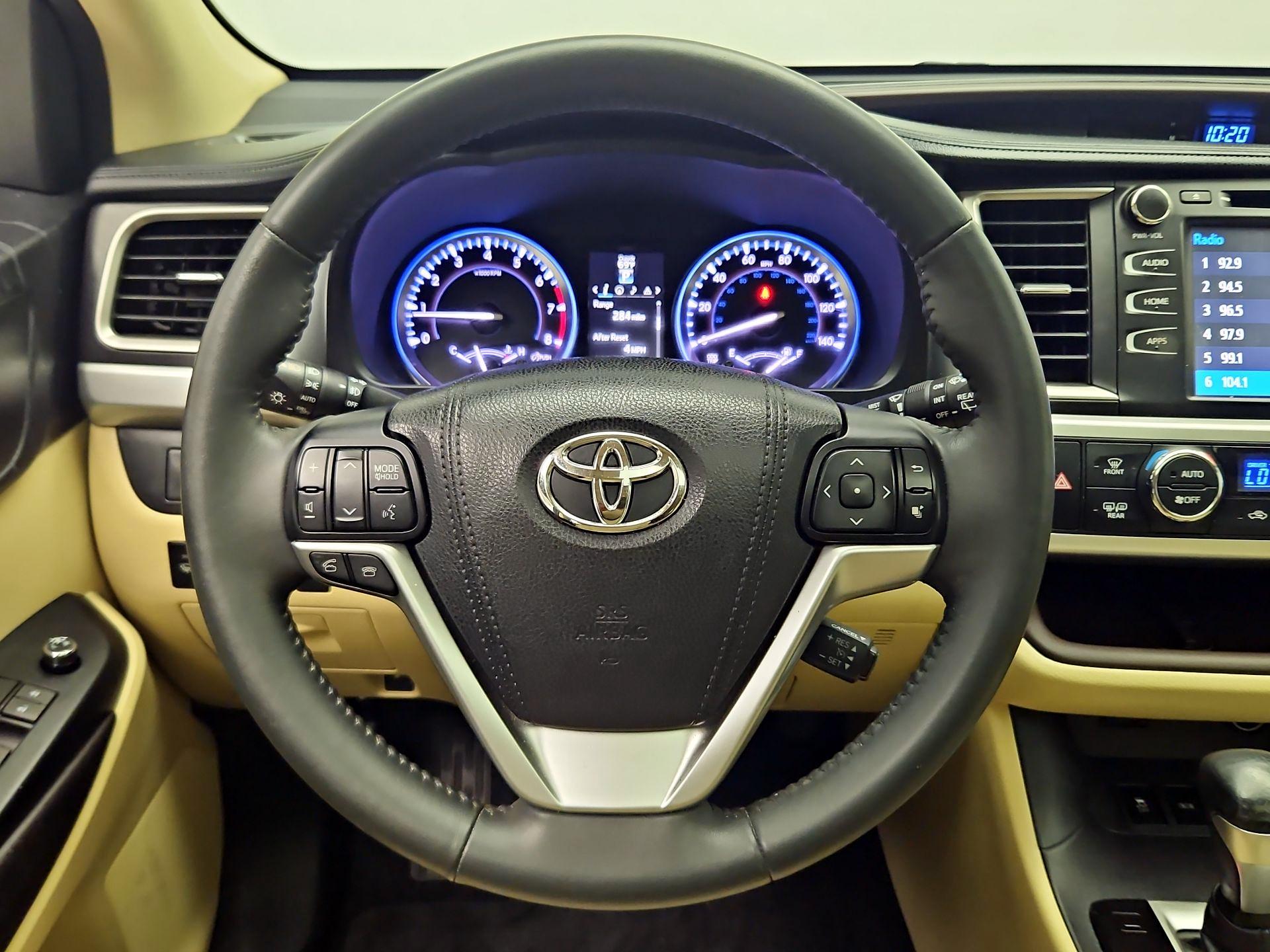 Thumbnail: 2016 Toyota Highlander - 10