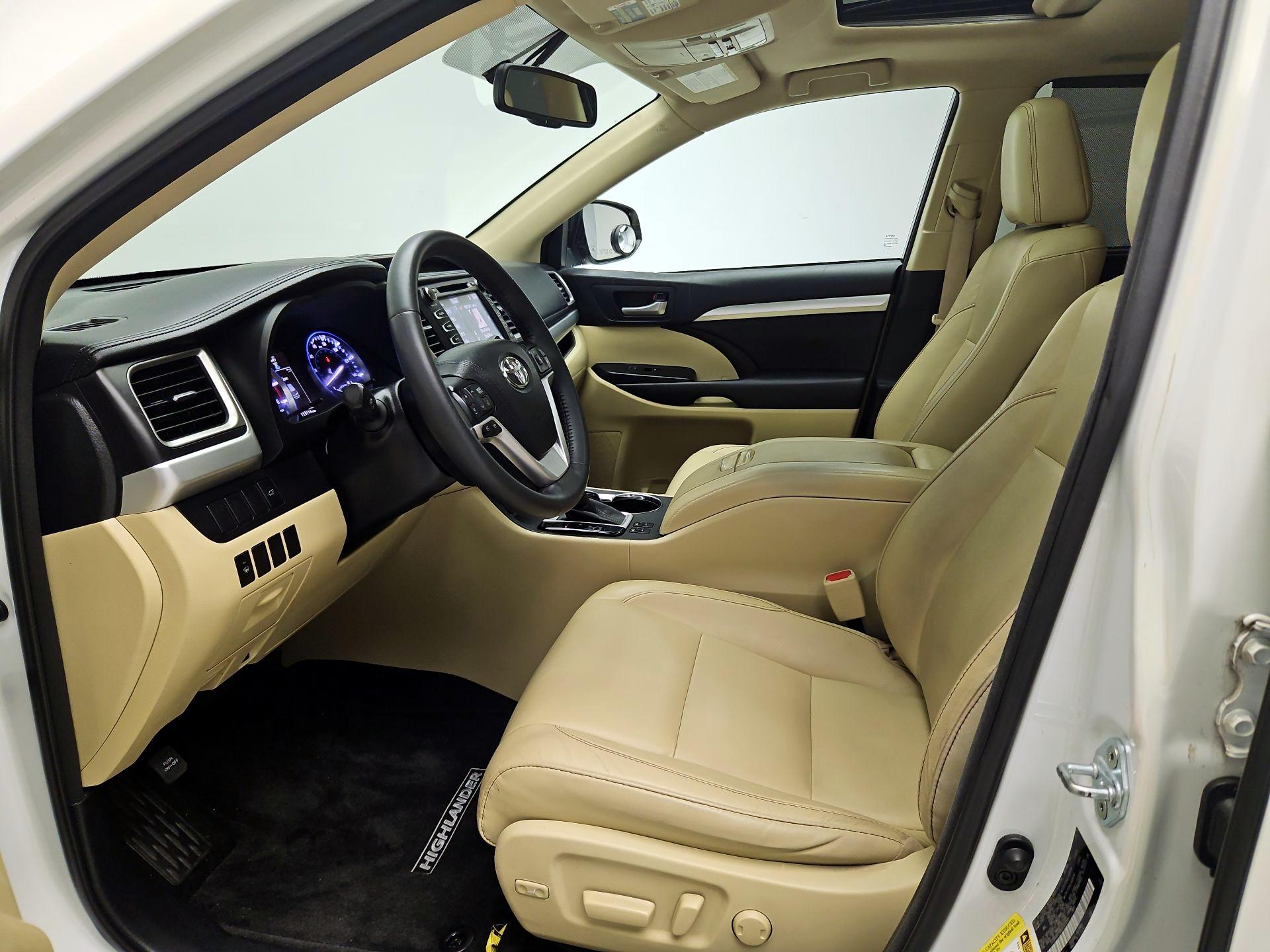 Thumbnail: 2016 Toyota Highlander - 11