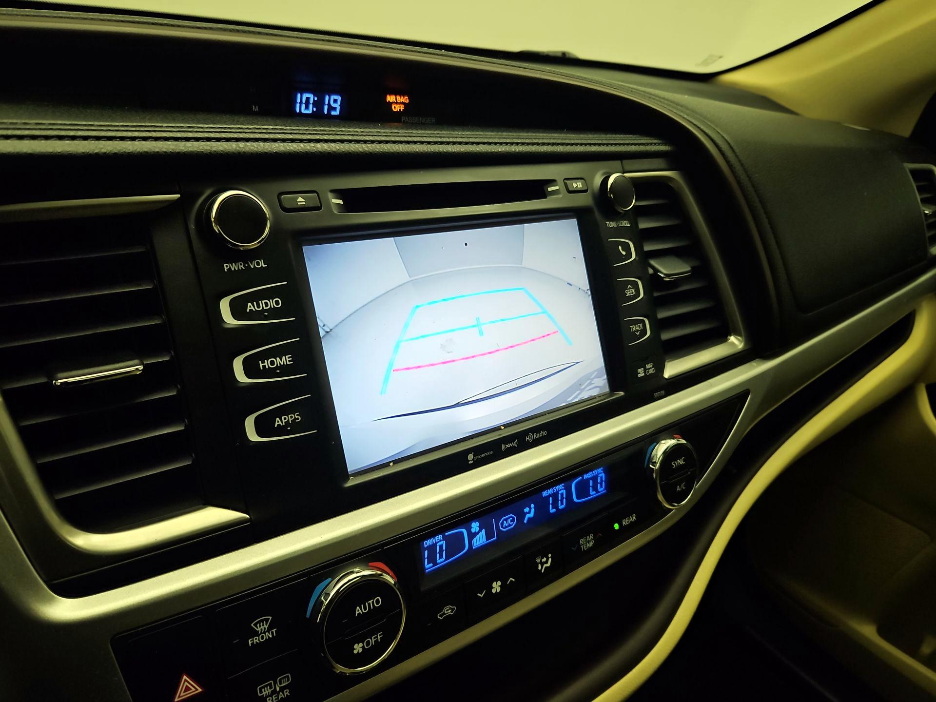 Thumbnail: 2016 Toyota Highlander - 14