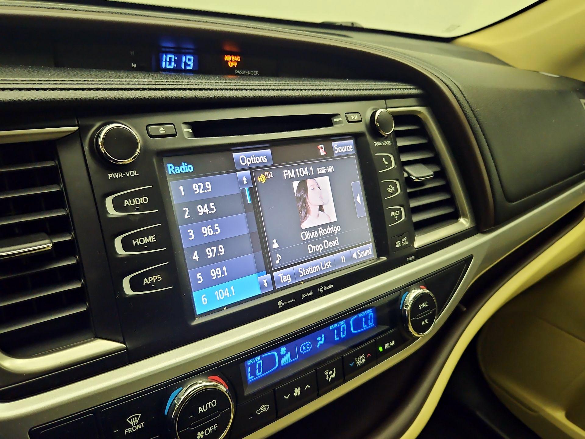 Thumbnail: 2016 Toyota Highlander - 15