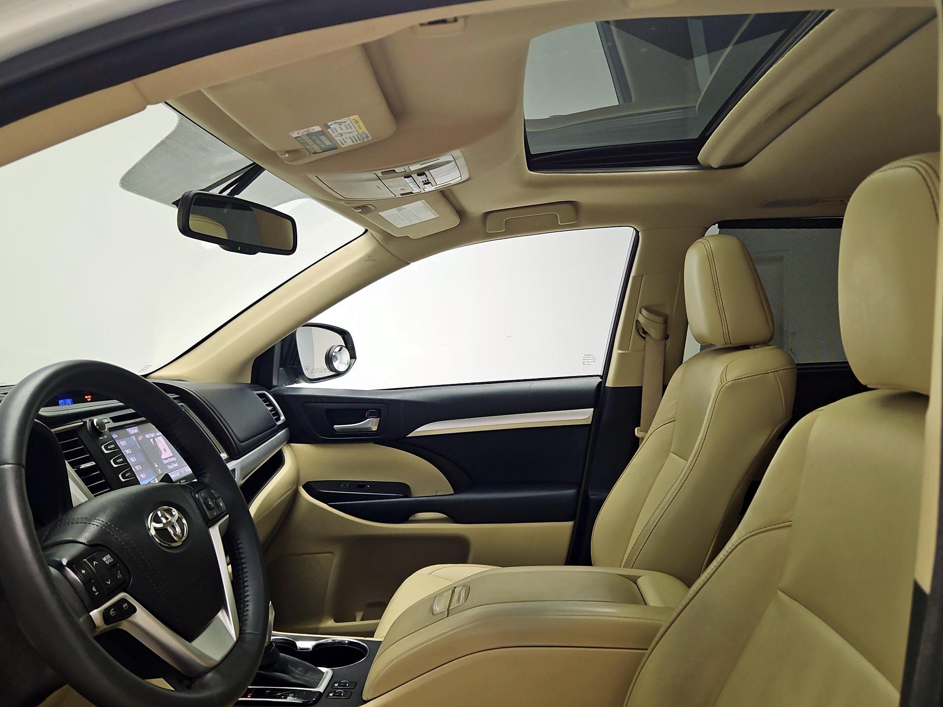 Thumbnail: 2016 Toyota Highlander - 19