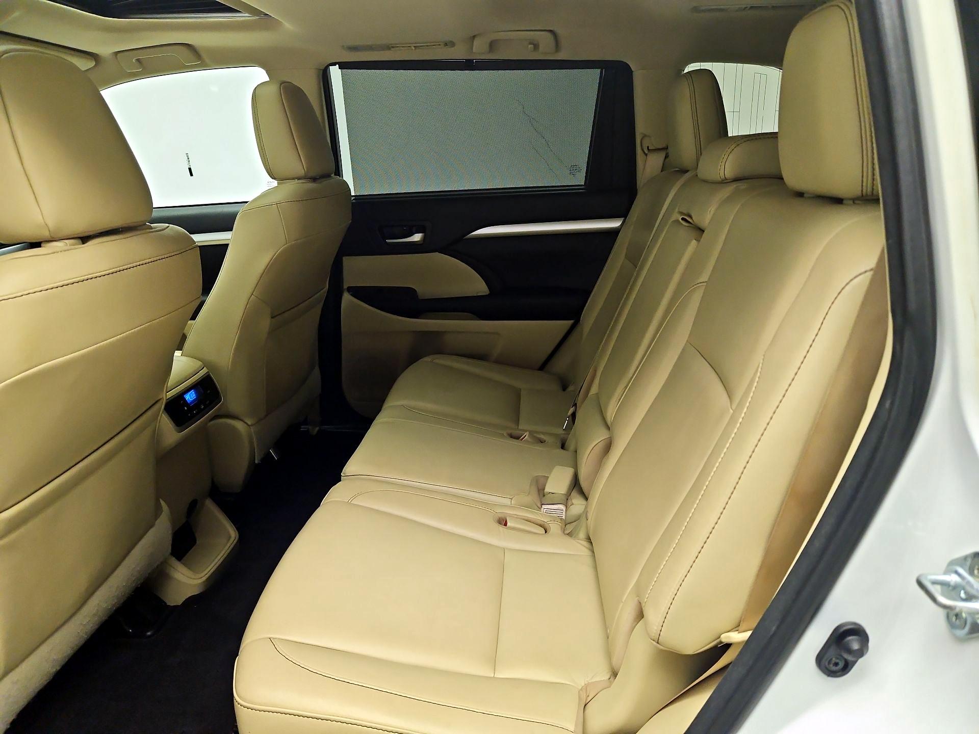 Thumbnail: 2016 Toyota Highlander - 20