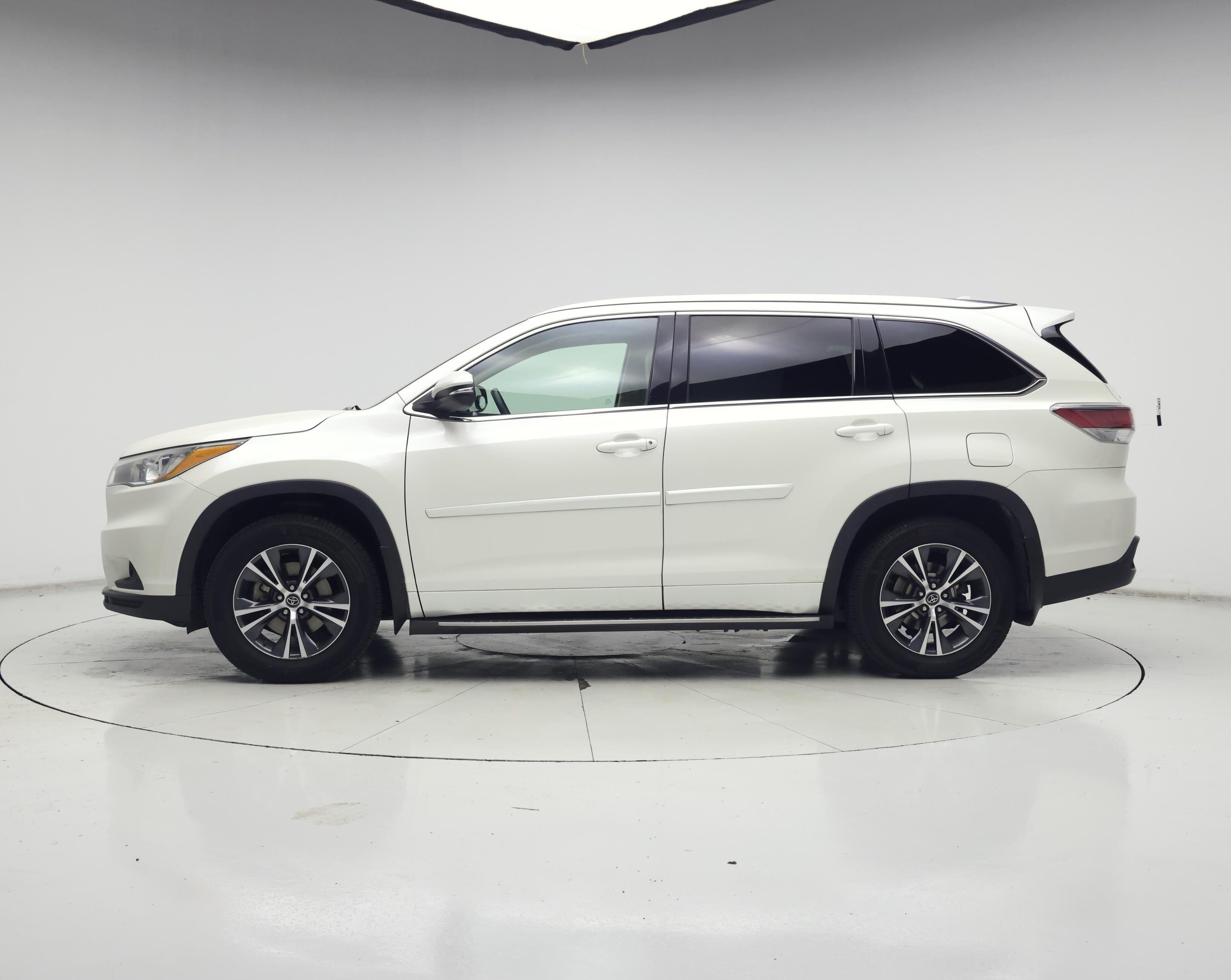 Thumbnail: 2016 Toyota Highlander - 3