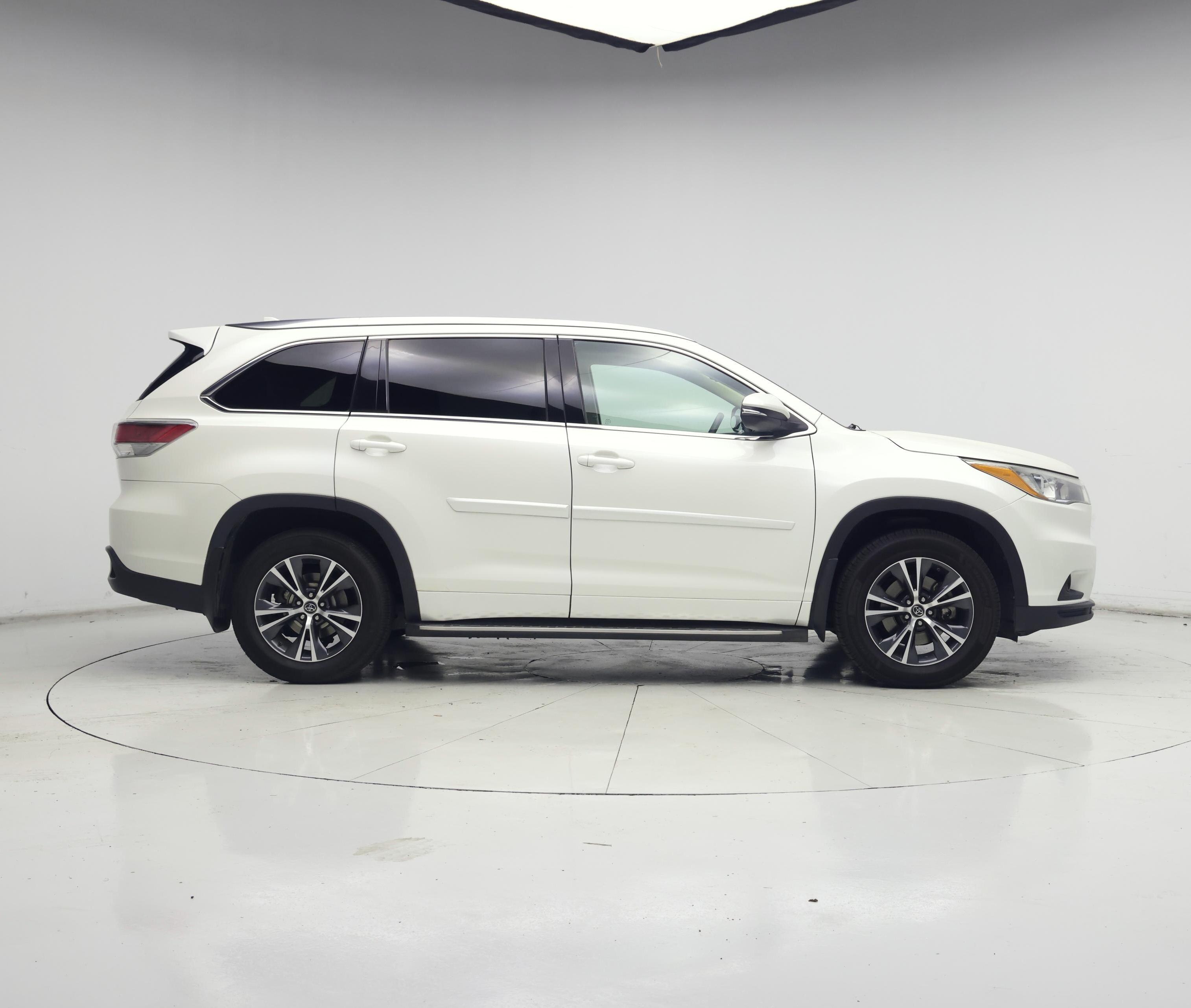 Thumbnail: 2016 Toyota Highlander - 7