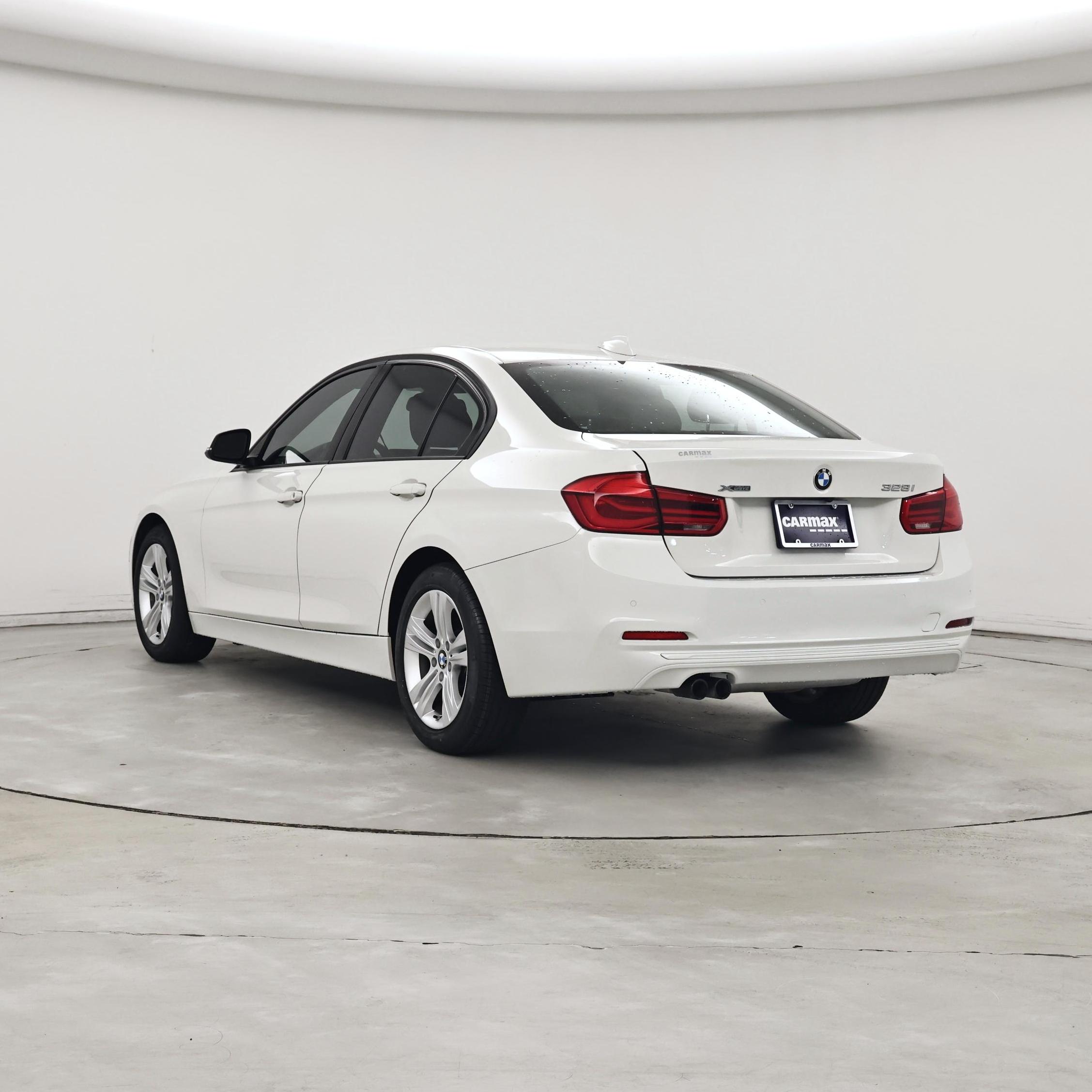 Thumbnail: 2016 BMW 3 Series - 2