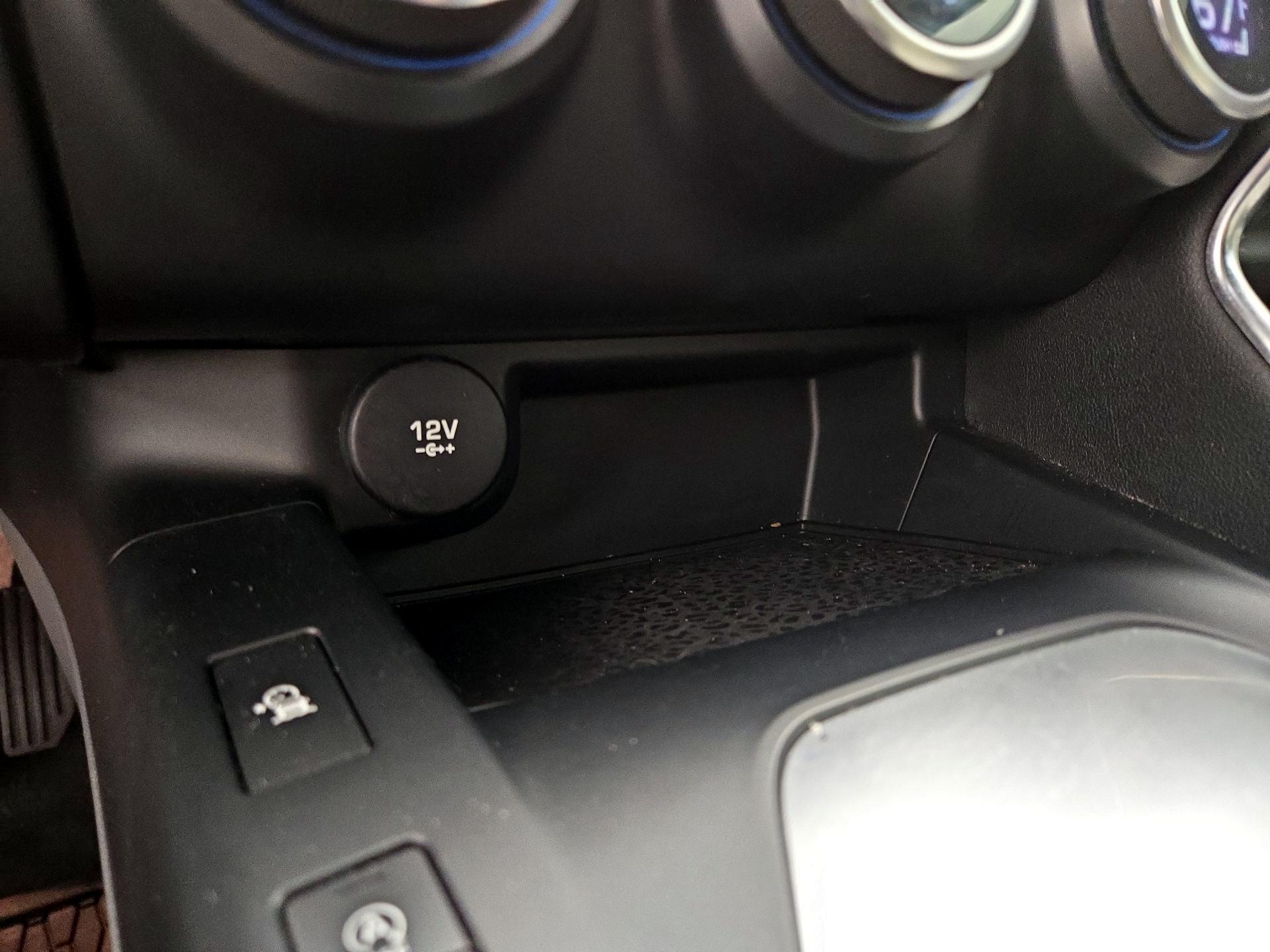 Thumbnail: 2019 Jaguar E-Pace - 19