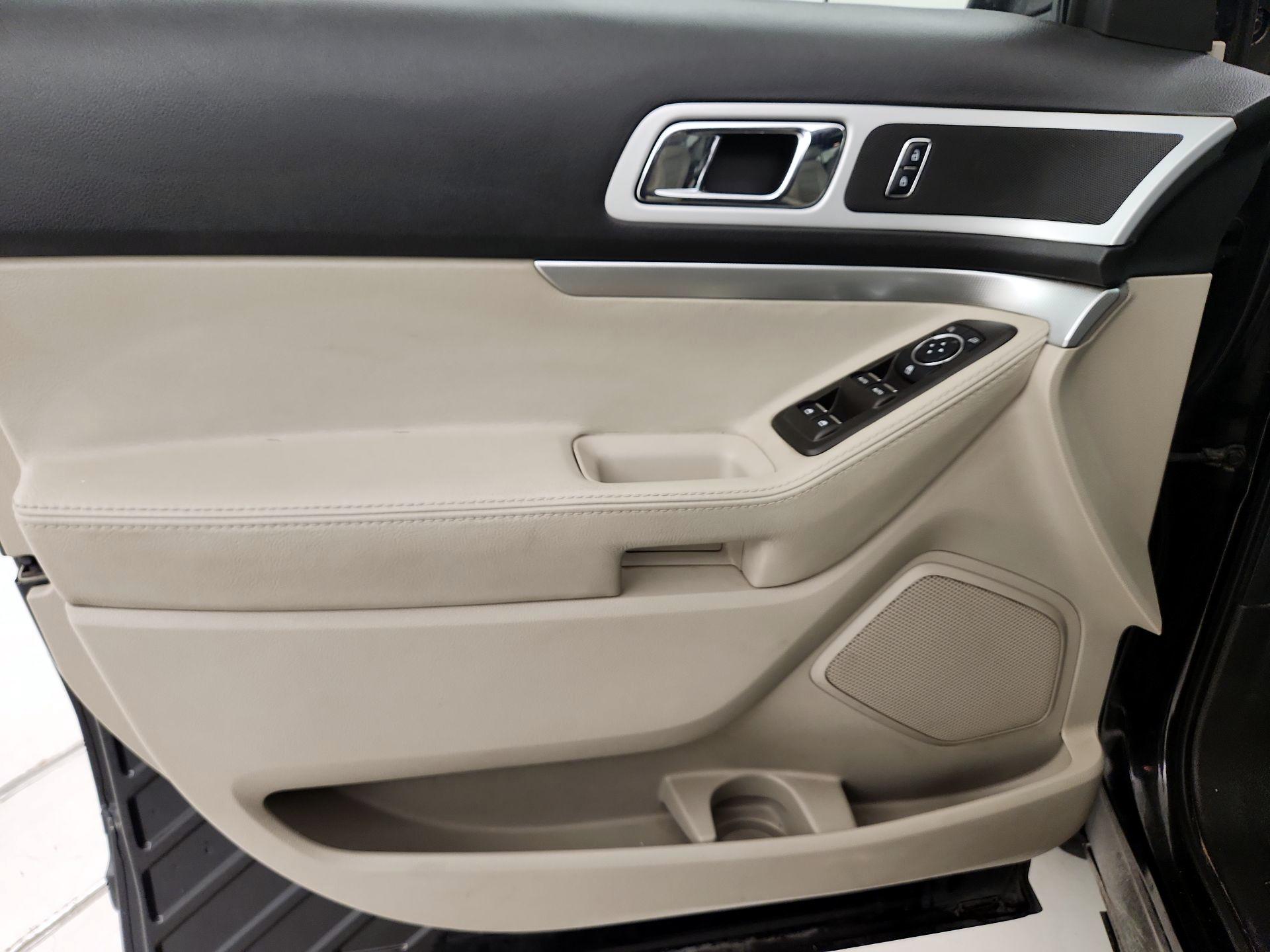 Thumbnail: 2015 Ford Explorer - 12