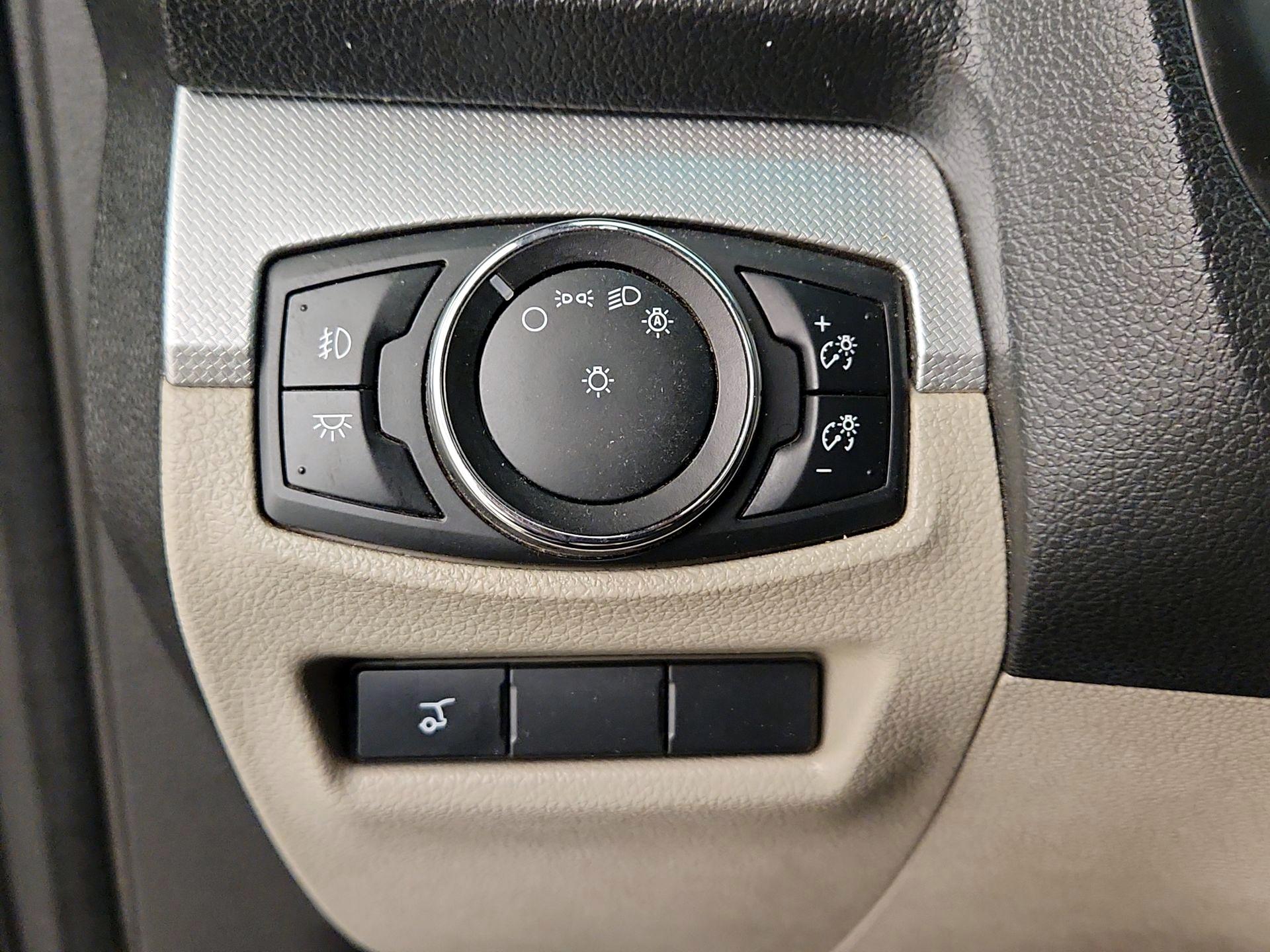 Thumbnail: 2015 Ford Explorer - 13