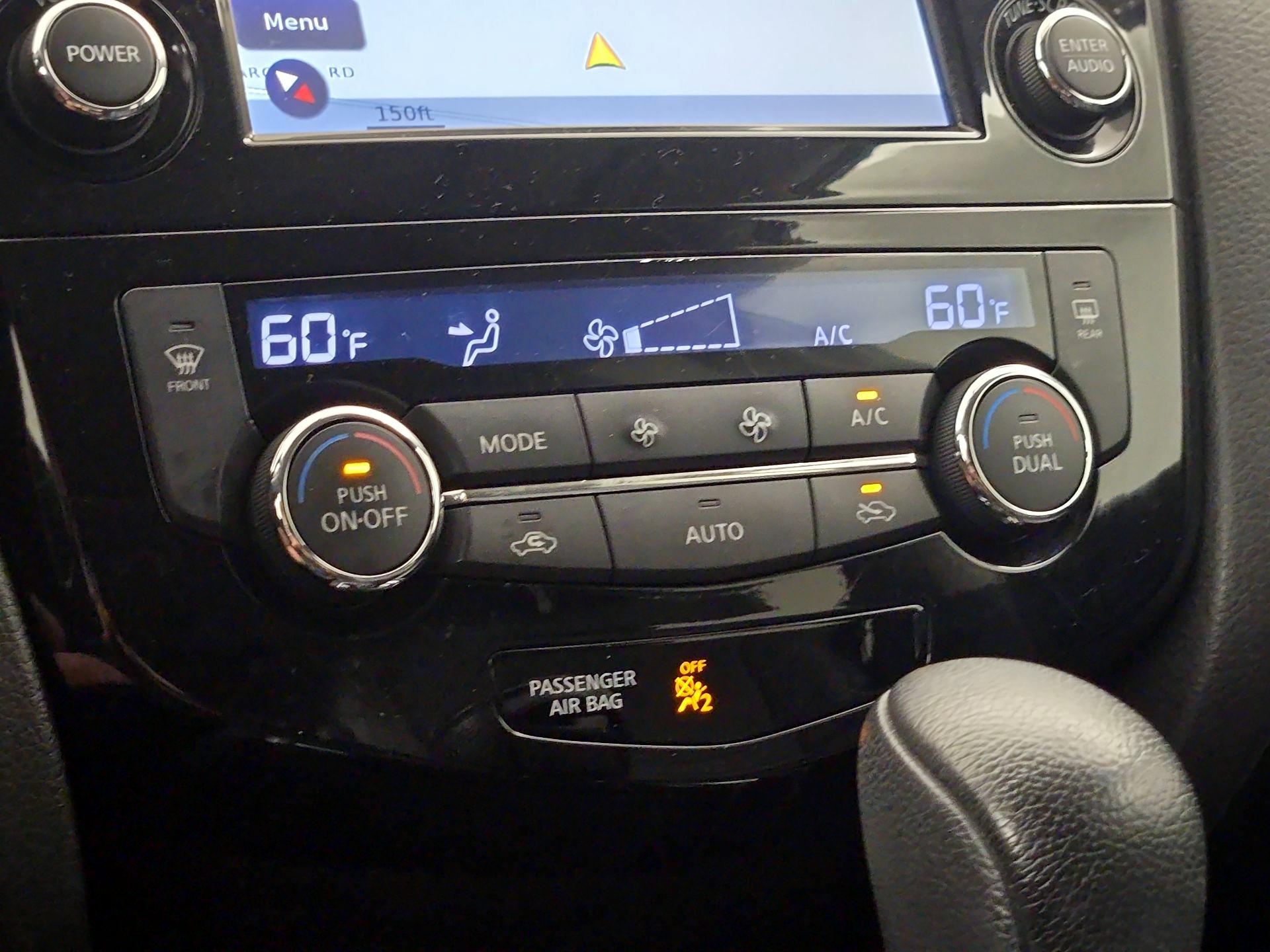 Thumbnail: 2015 Nissan Rogue - 17