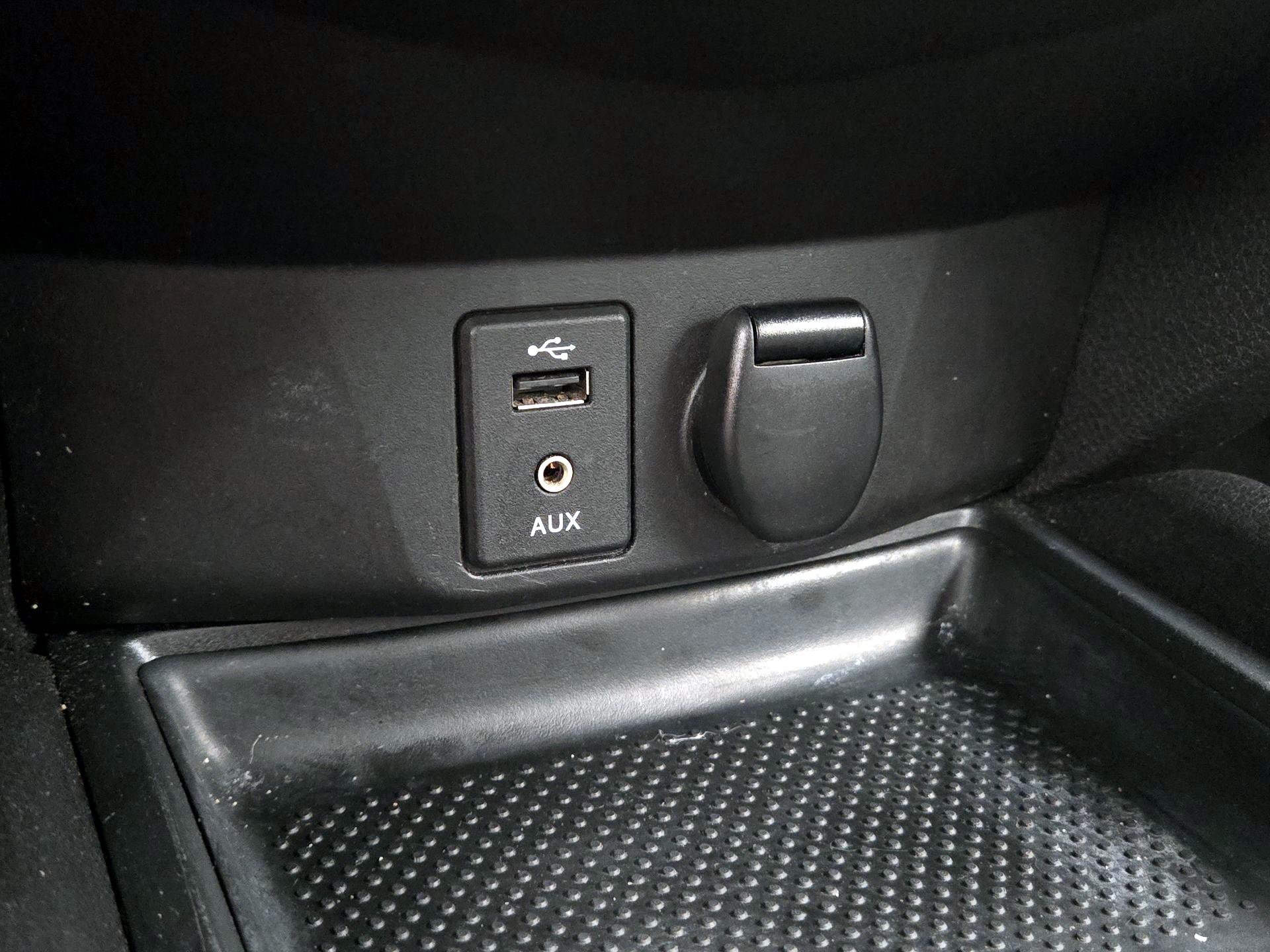 Thumbnail: 2015 Nissan Rogue - 19