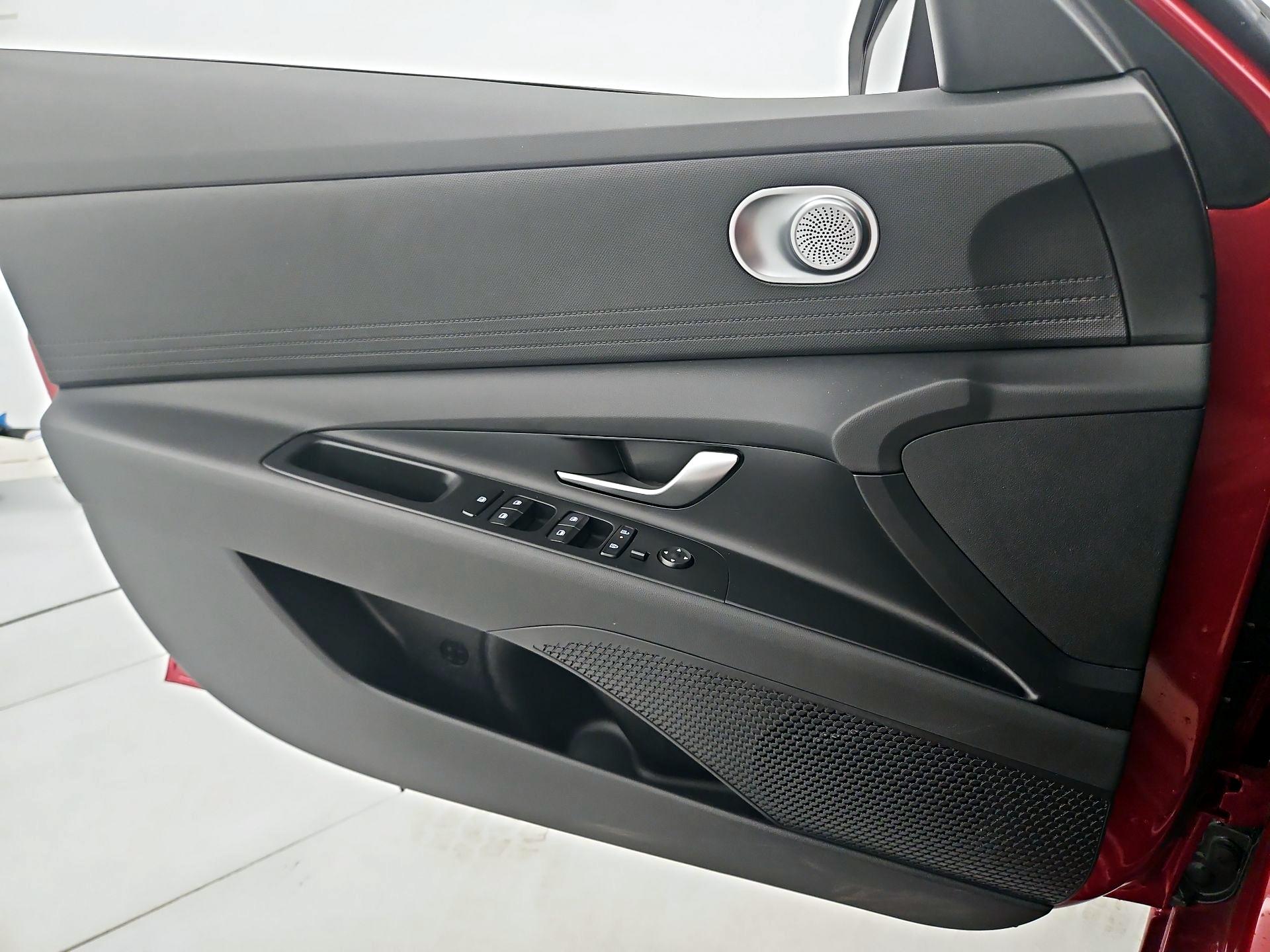 Thumbnail: 2025 Hyundai Elantra - 12