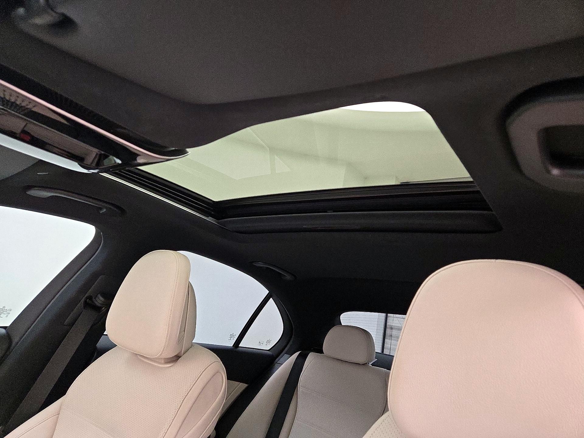 Thumbnail: 2022 Mercedes-Benz C-Class - 19