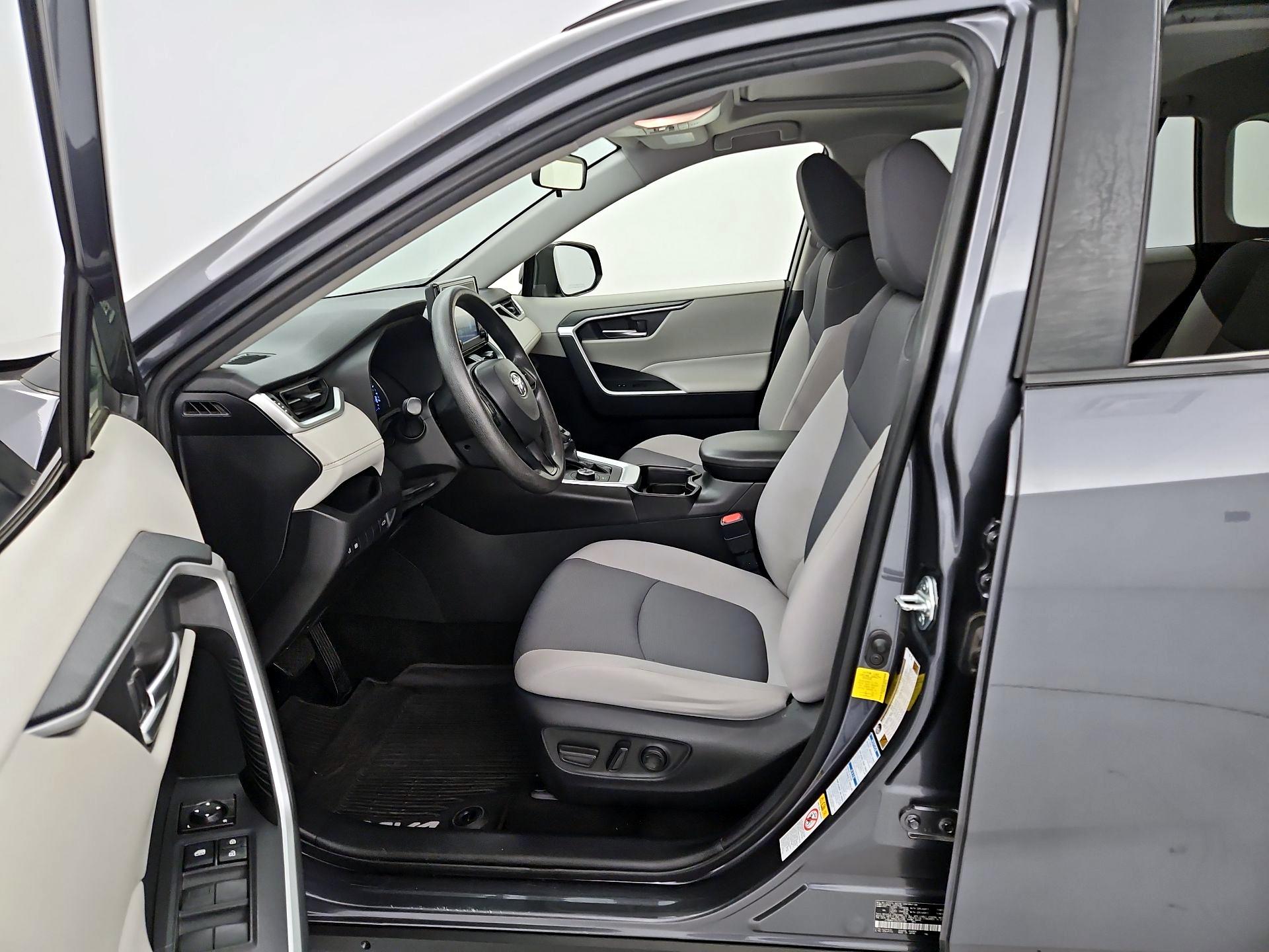 Thumbnail: 2019 Toyota RAV4 - 11