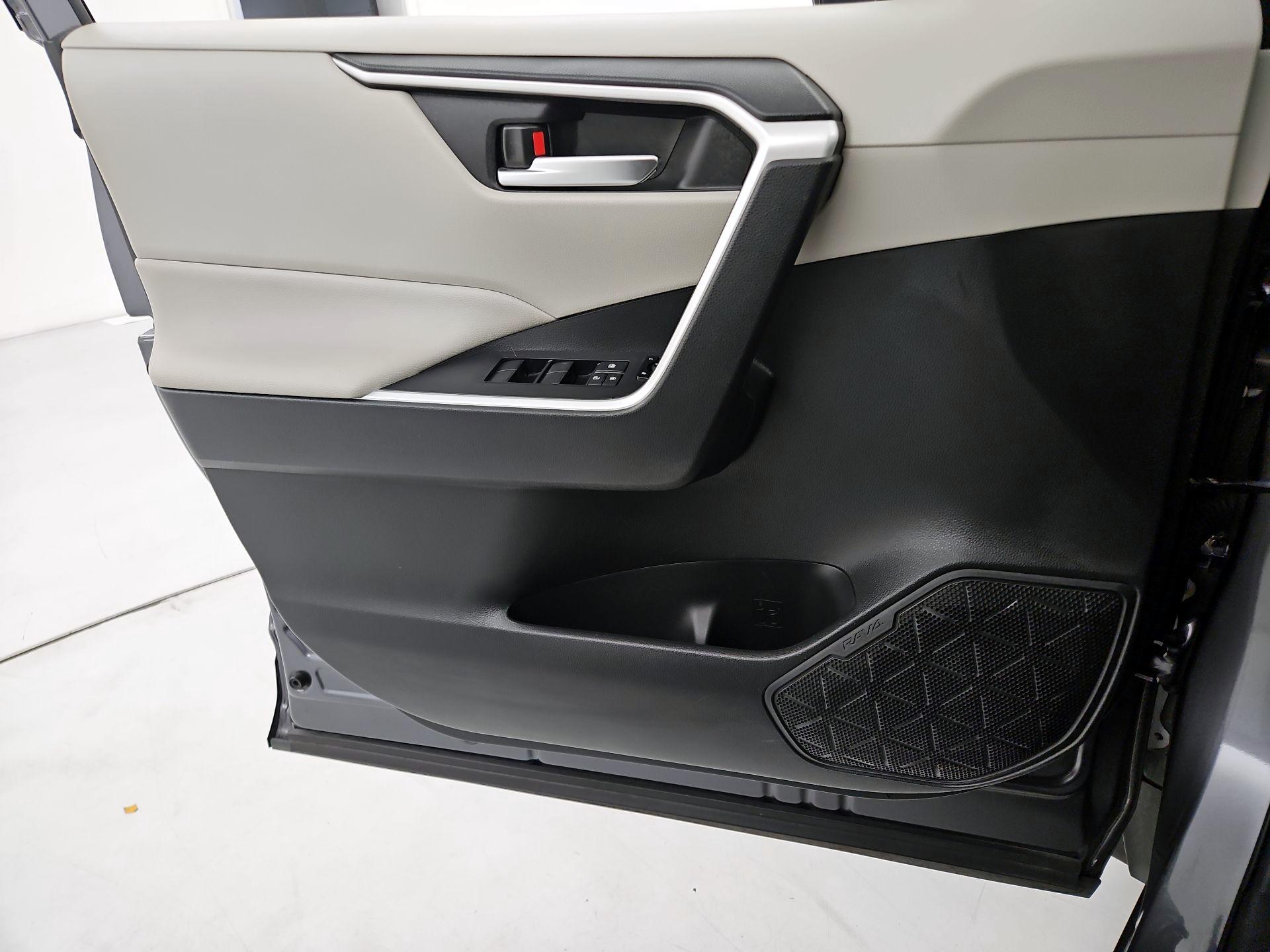 Thumbnail: 2019 Toyota RAV4 - 12