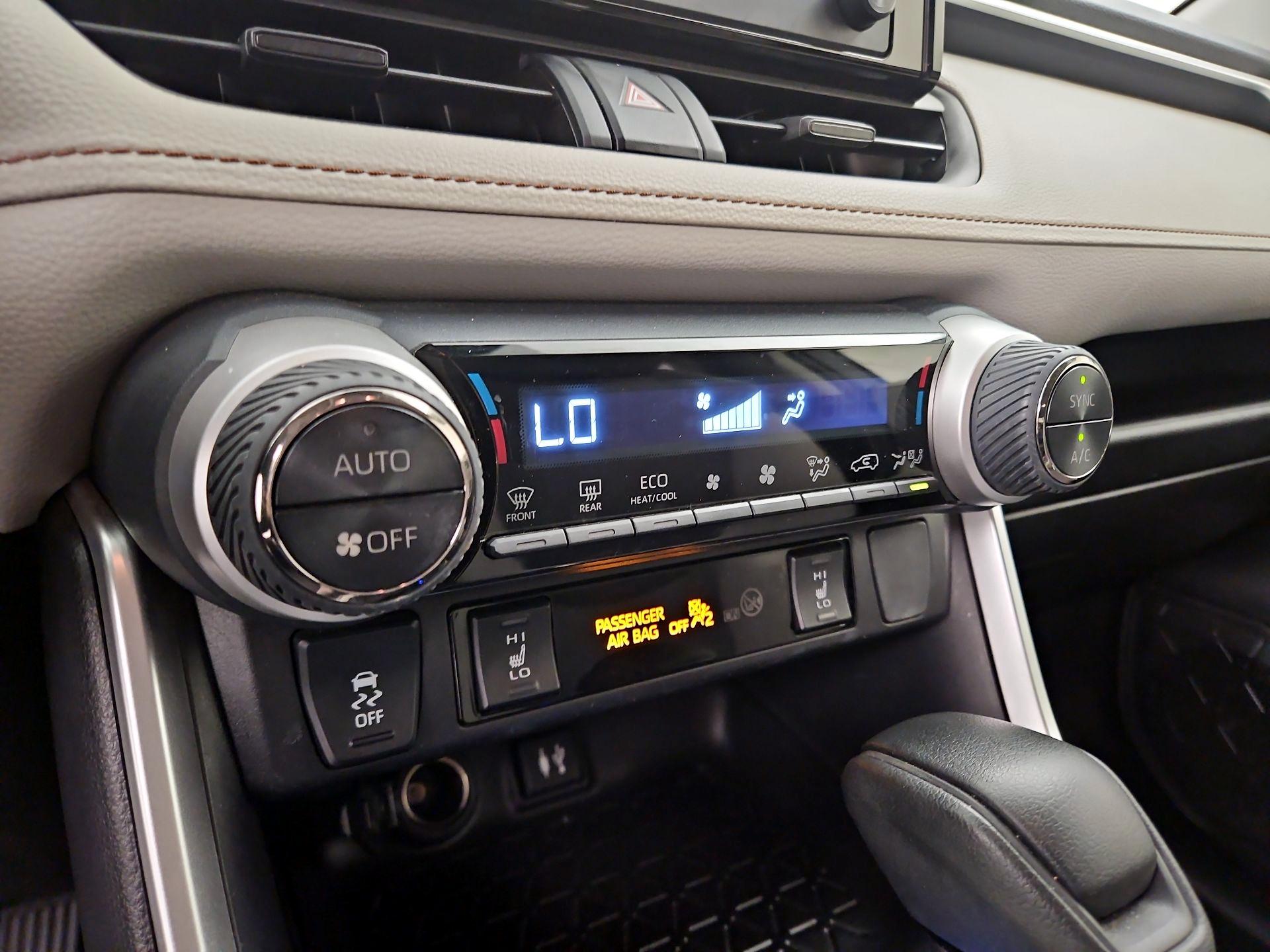 Thumbnail: 2019 Toyota RAV4 - 14