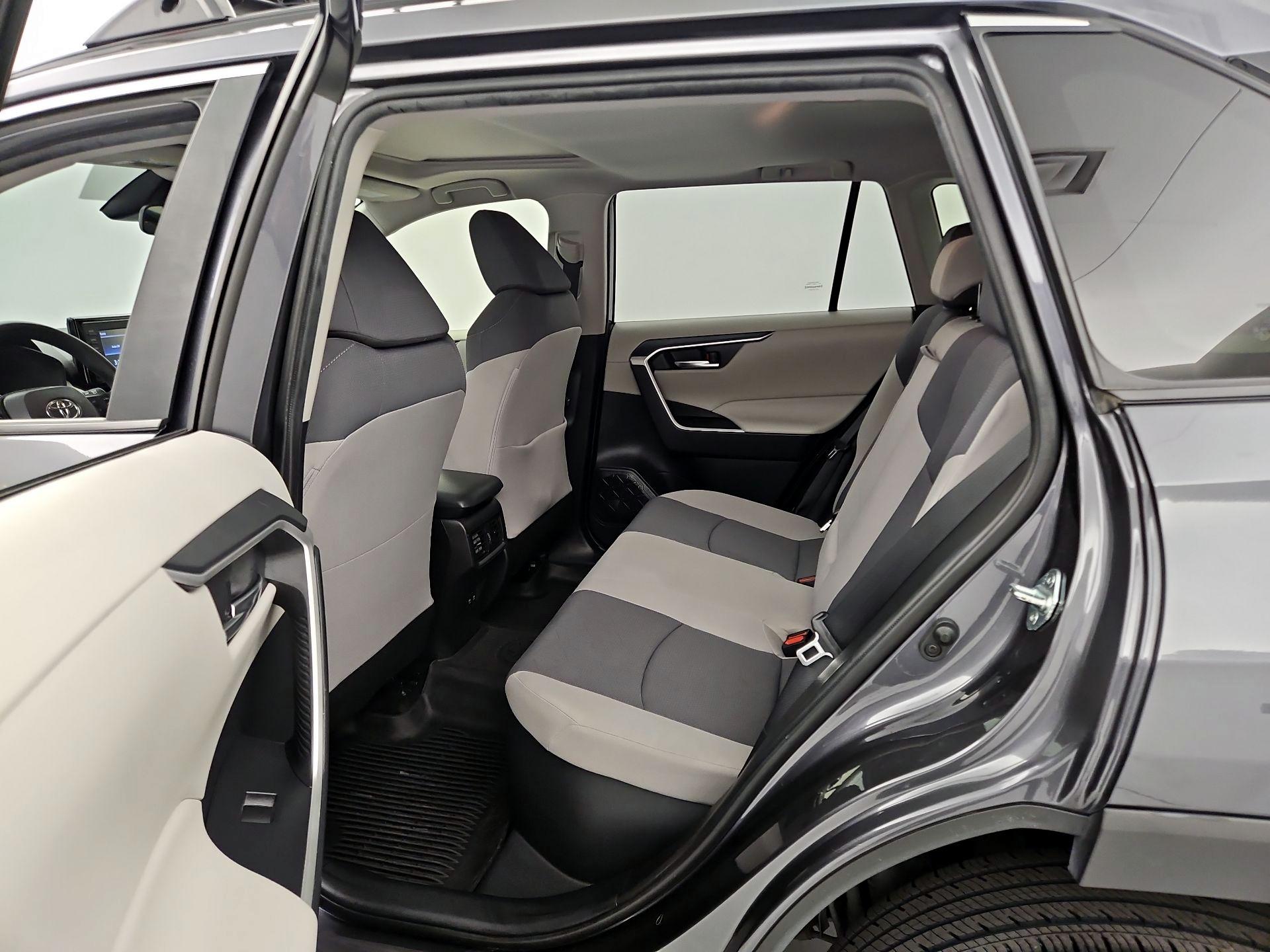 Thumbnail: 2019 Toyota RAV4 - 16