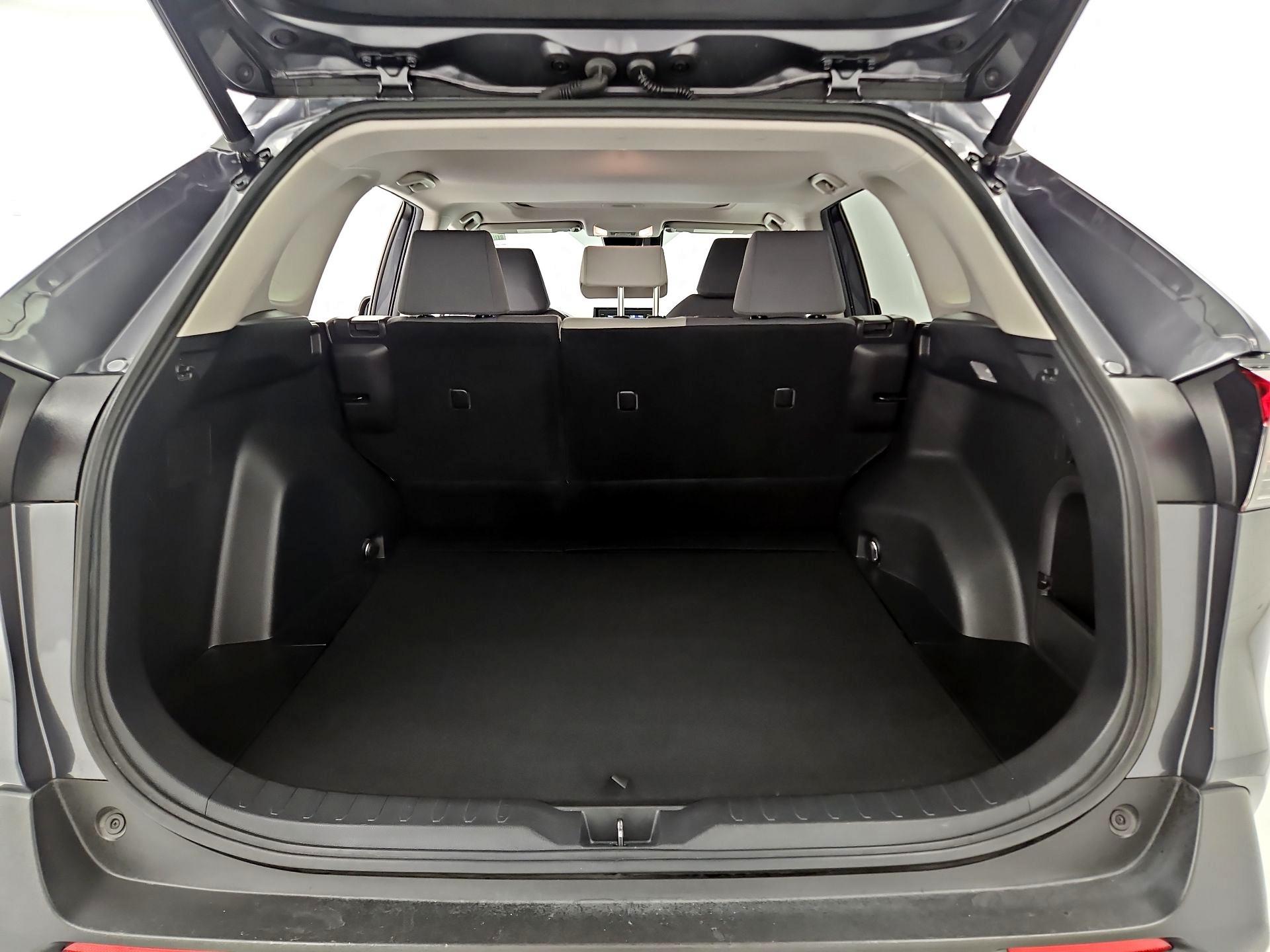 Thumbnail: 2019 Toyota RAV4 - 17