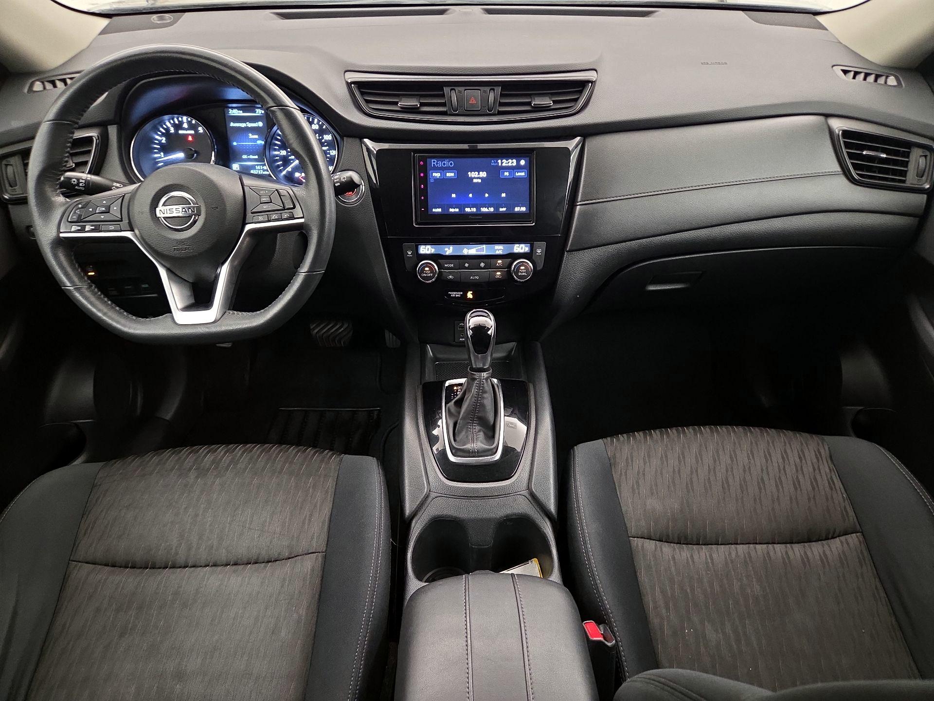 Thumbnail: 2017 Nissan Rogue - 9