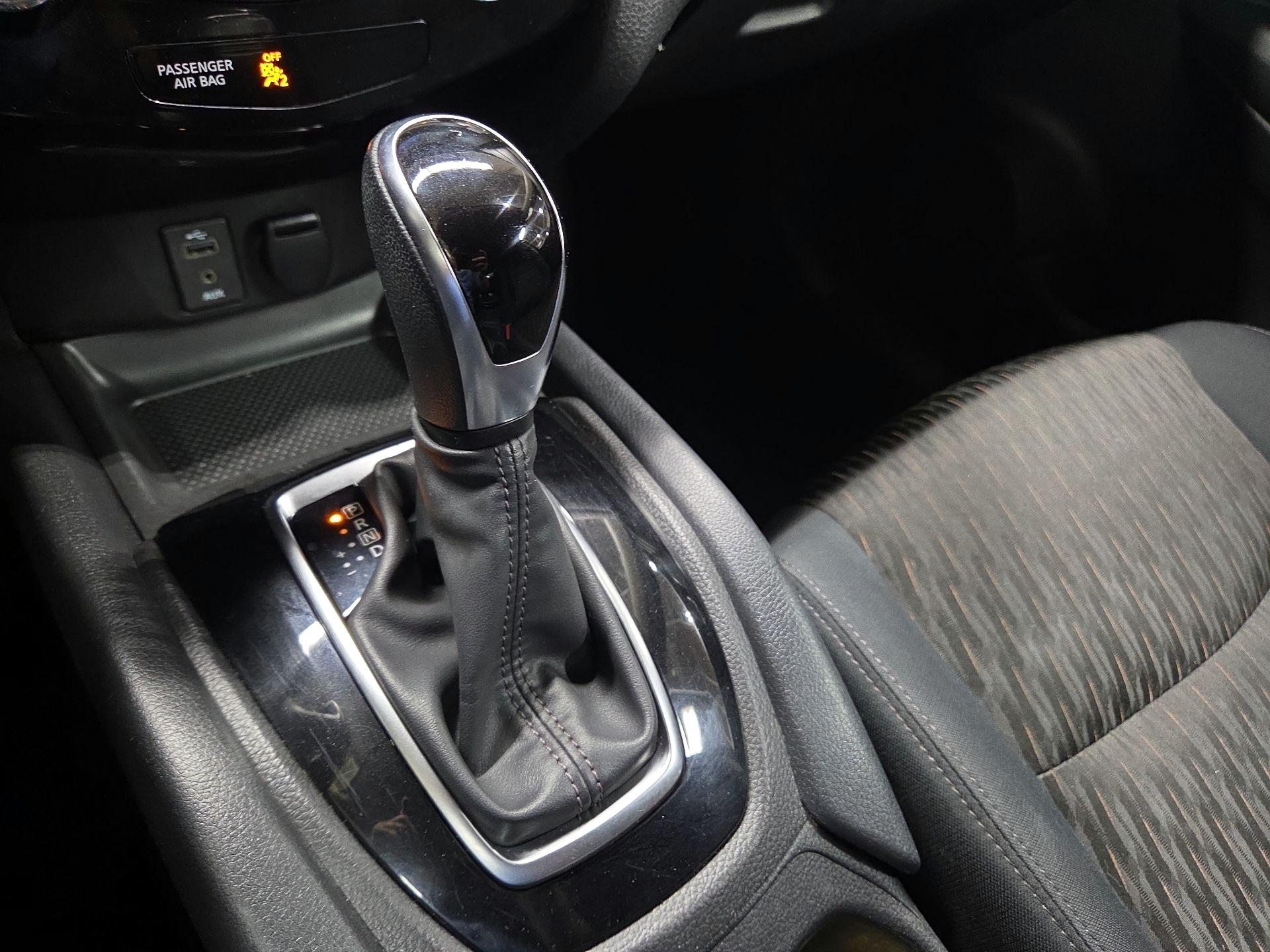 Thumbnail: 2017 Nissan Rogue - 17
