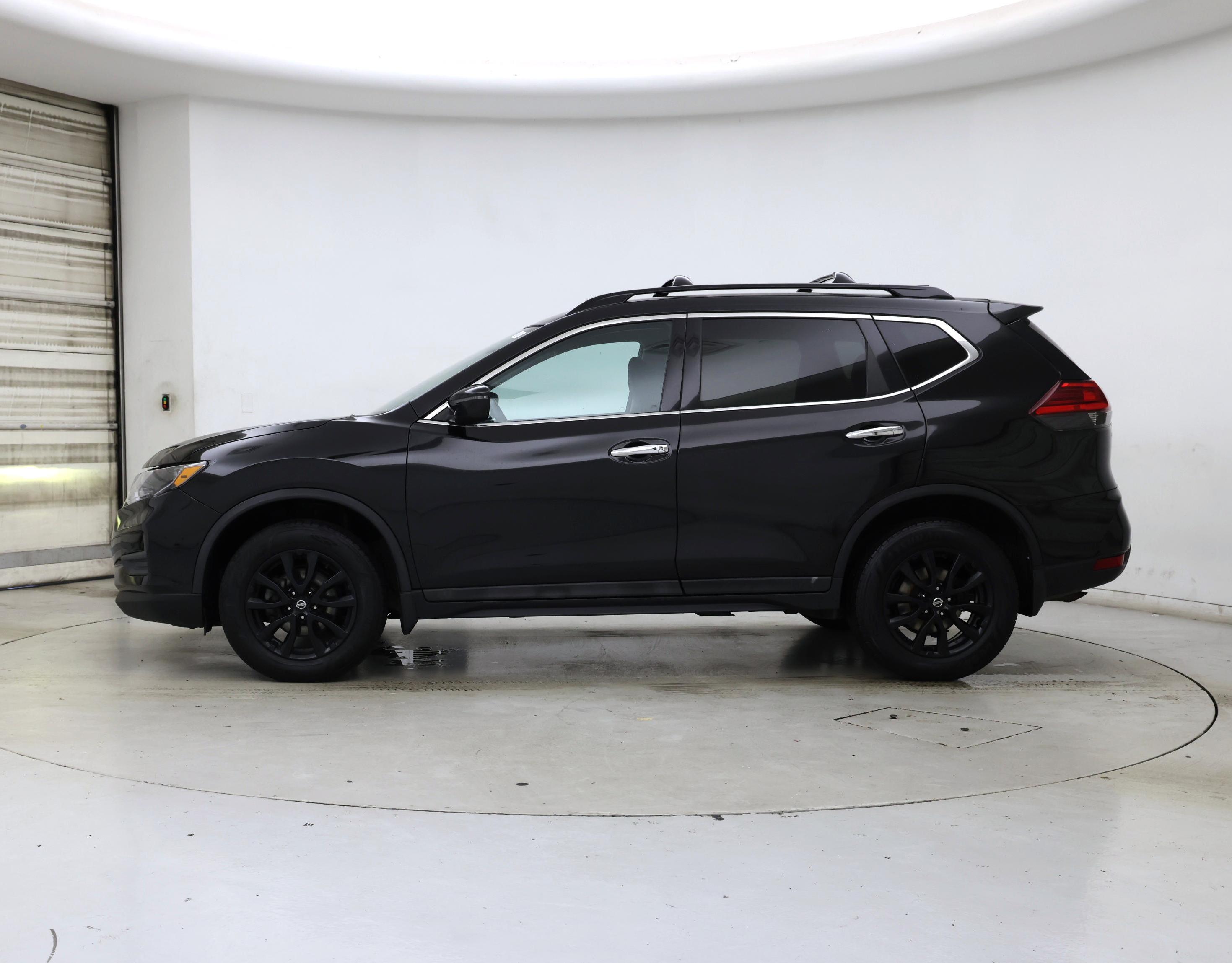 Thumbnail: 2017 Nissan Rogue - 3