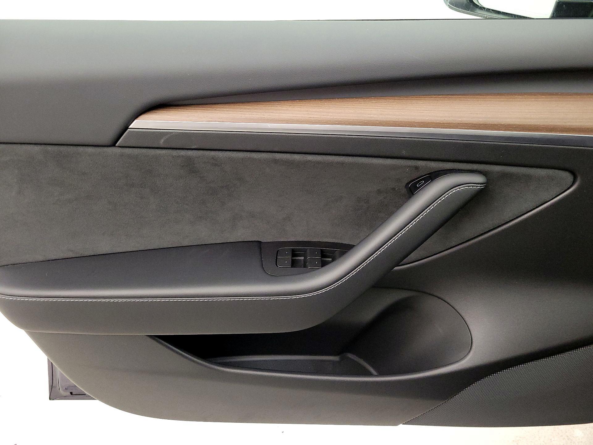 Thumbnail: 2021 Tesla Model 3 - 12