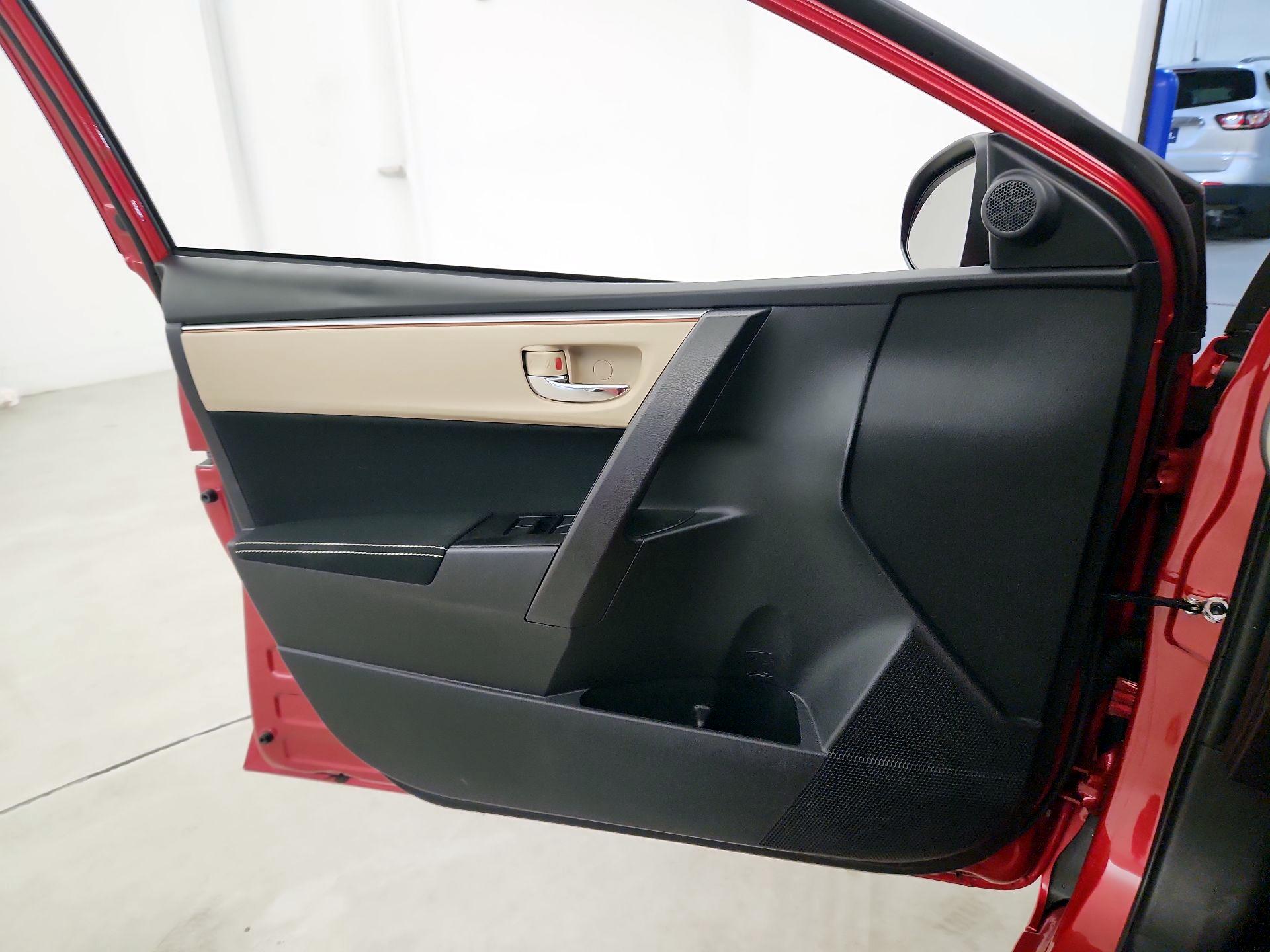 Thumbnail: 2015 Toyota Corolla - 12