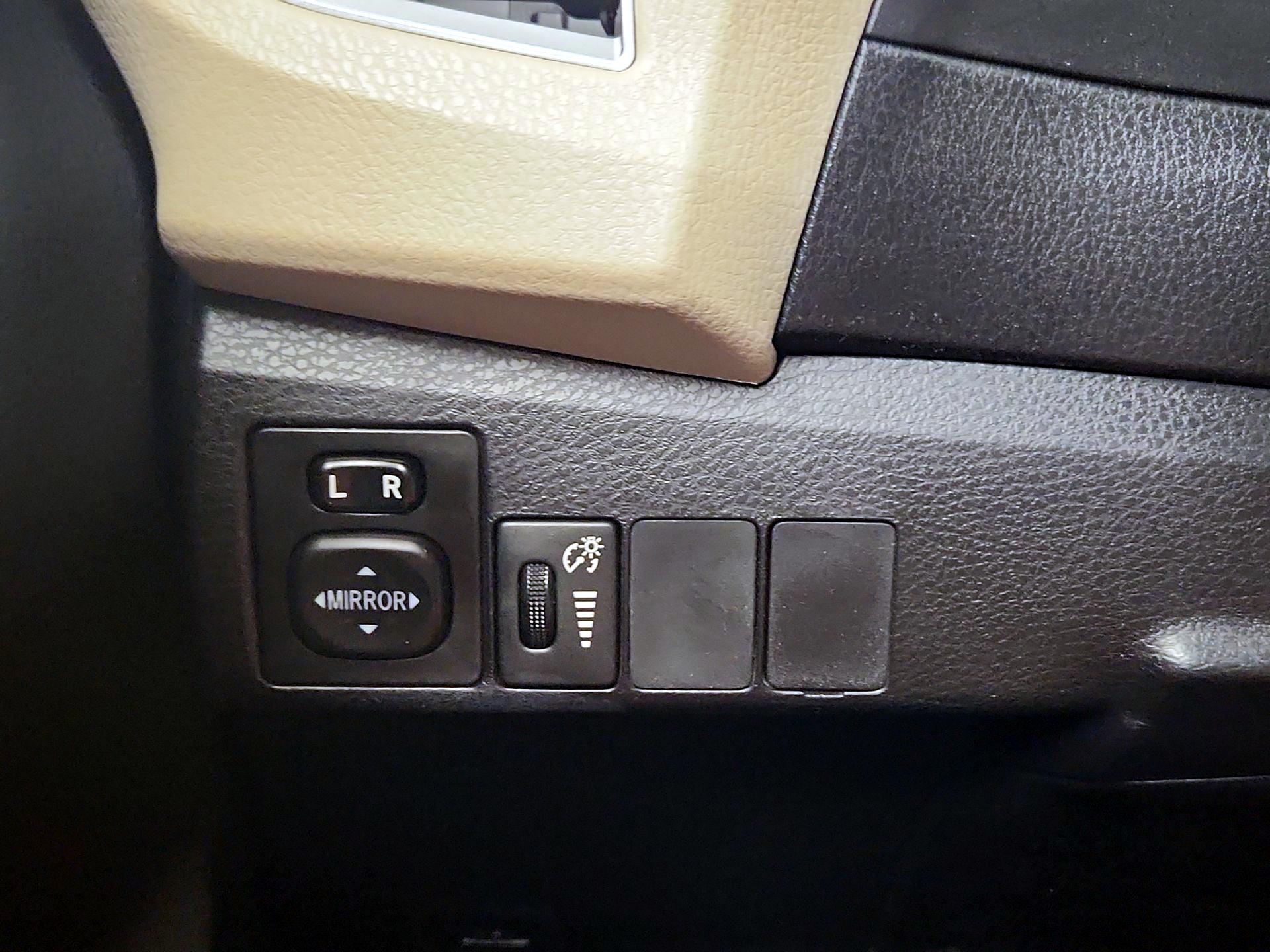 Thumbnail: 2015 Toyota Corolla - 13
