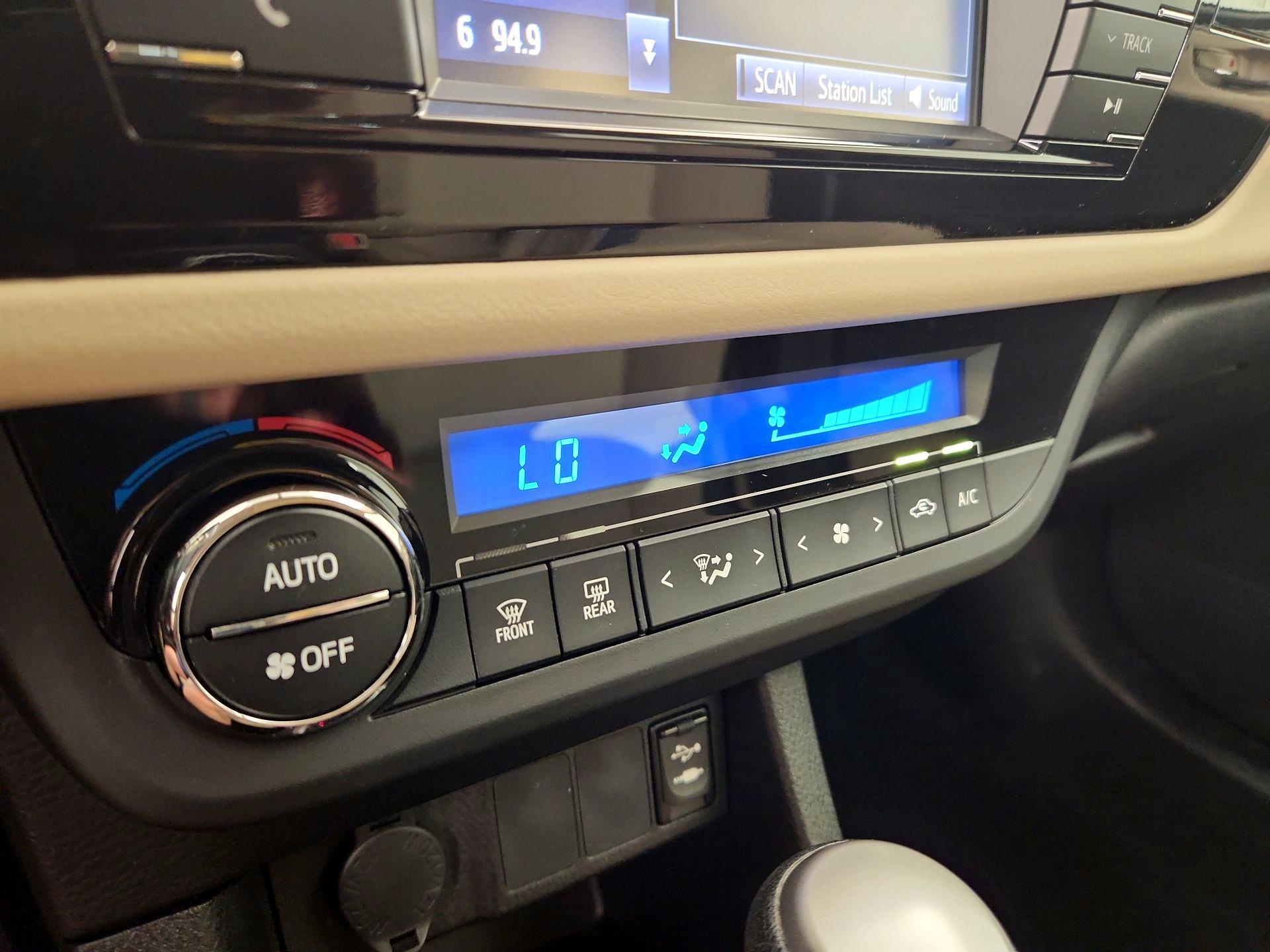 Thumbnail: 2015 Toyota Corolla - 16