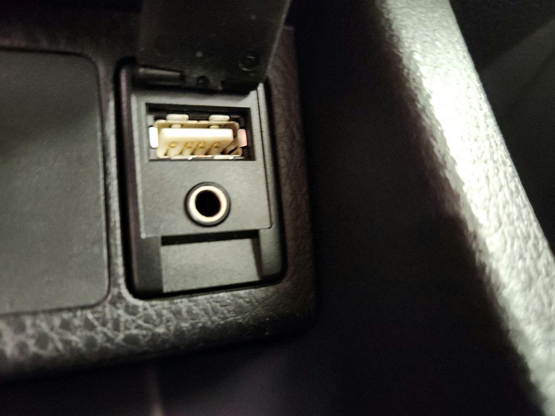 Thumbnail: 2015 Toyota Corolla - 18