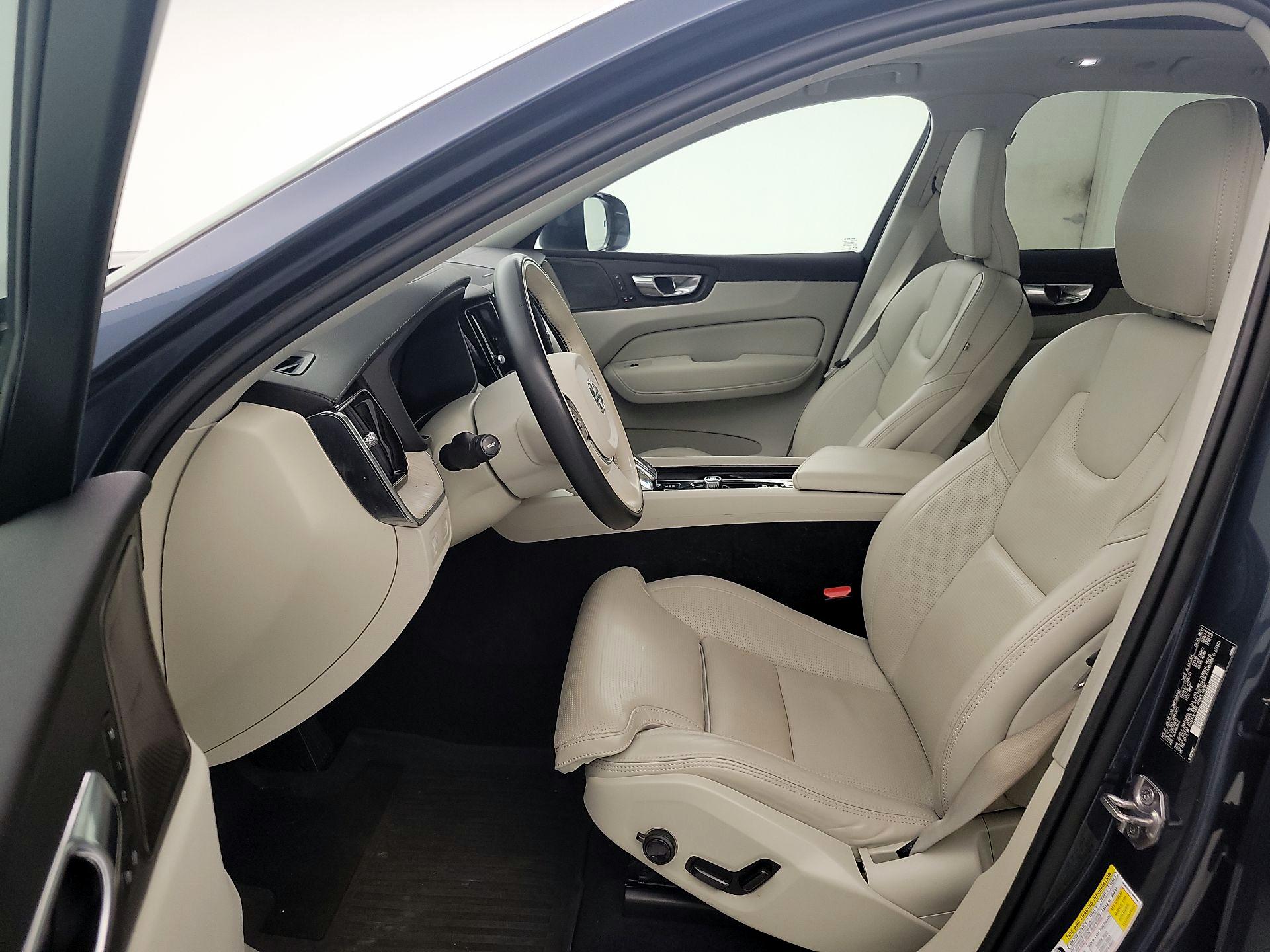 Thumbnail: 2022 Volvo XC60 - 11