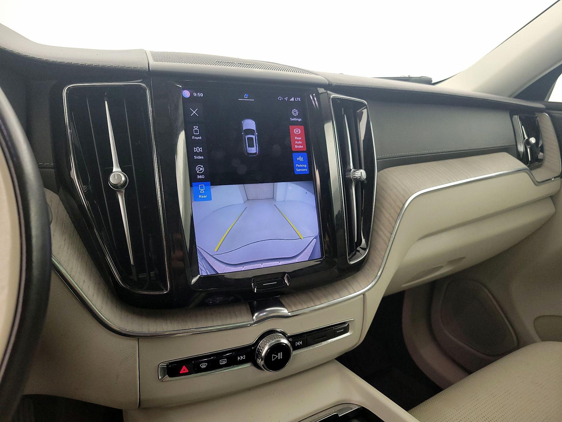 Thumbnail: 2022 Volvo XC60 - 15