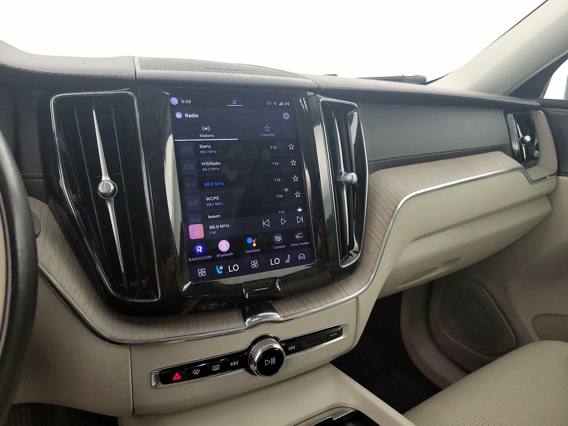 Thumbnail: 2022 Volvo XC60 - 16