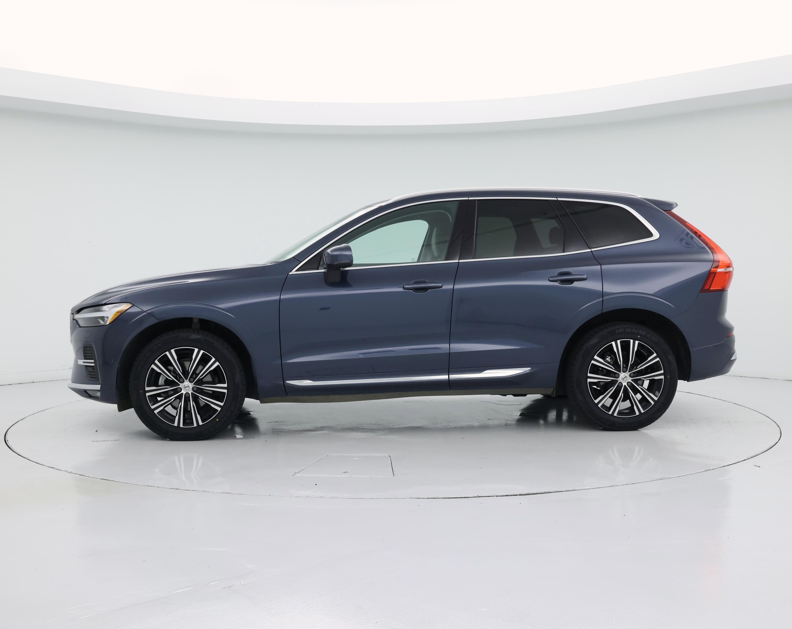 Thumbnail: 2022 Volvo XC60 - 3