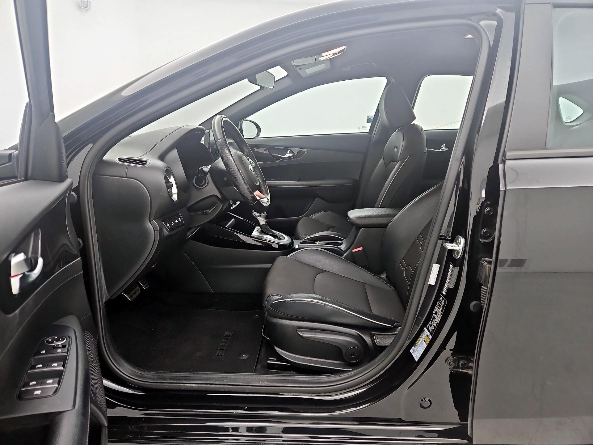 Thumbnail: 2020 Kia Forte - 11