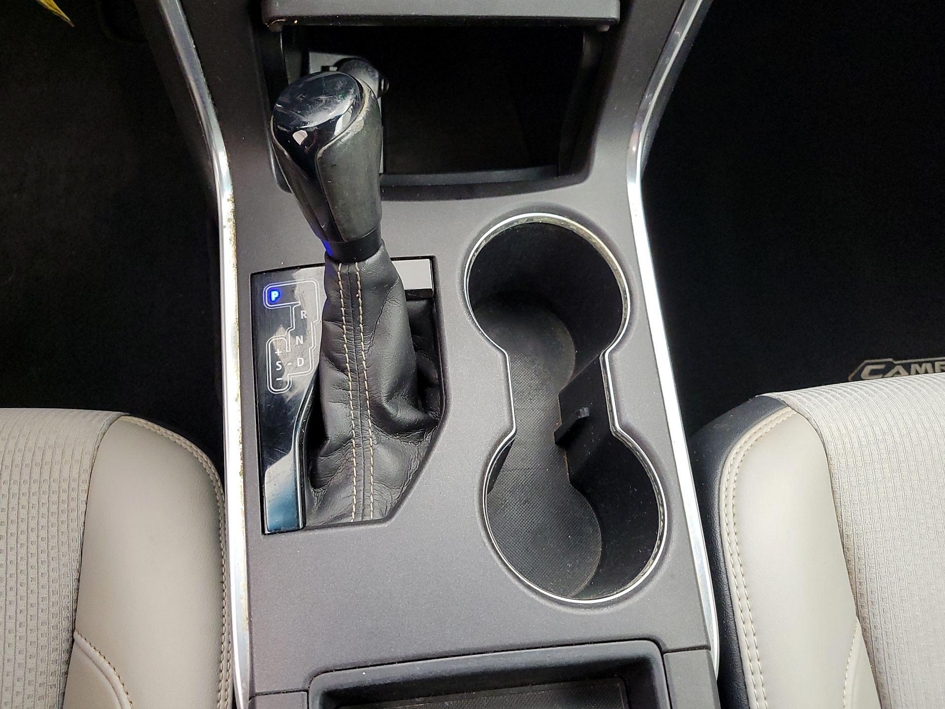 Thumbnail: 2016 Toyota Camry - 17