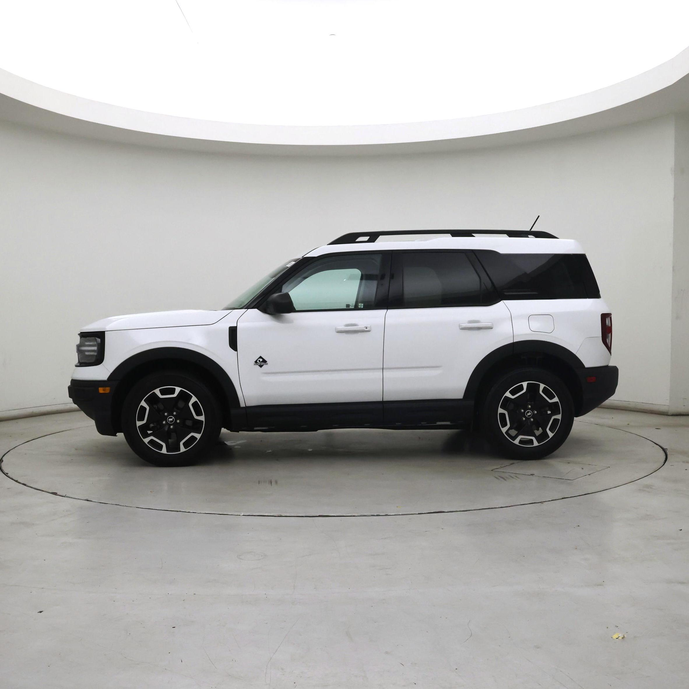 Thumbnail: 2023 Ford Bronco Sport - 3