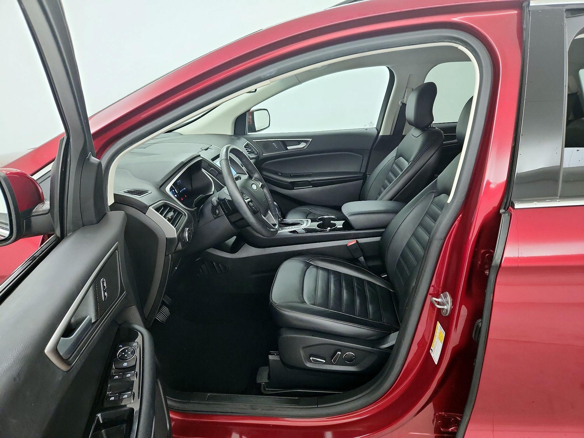 Thumbnail: 2016 Ford Edge - 11