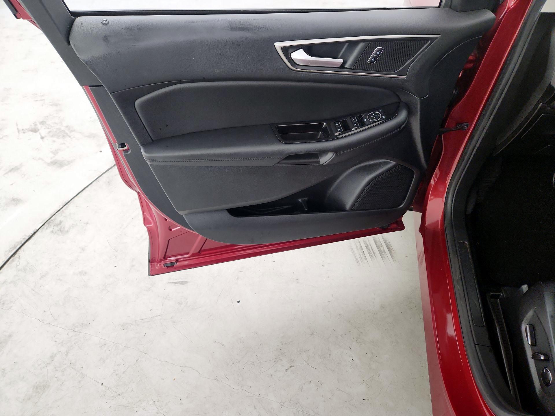Thumbnail: 2016 Ford Edge - 12