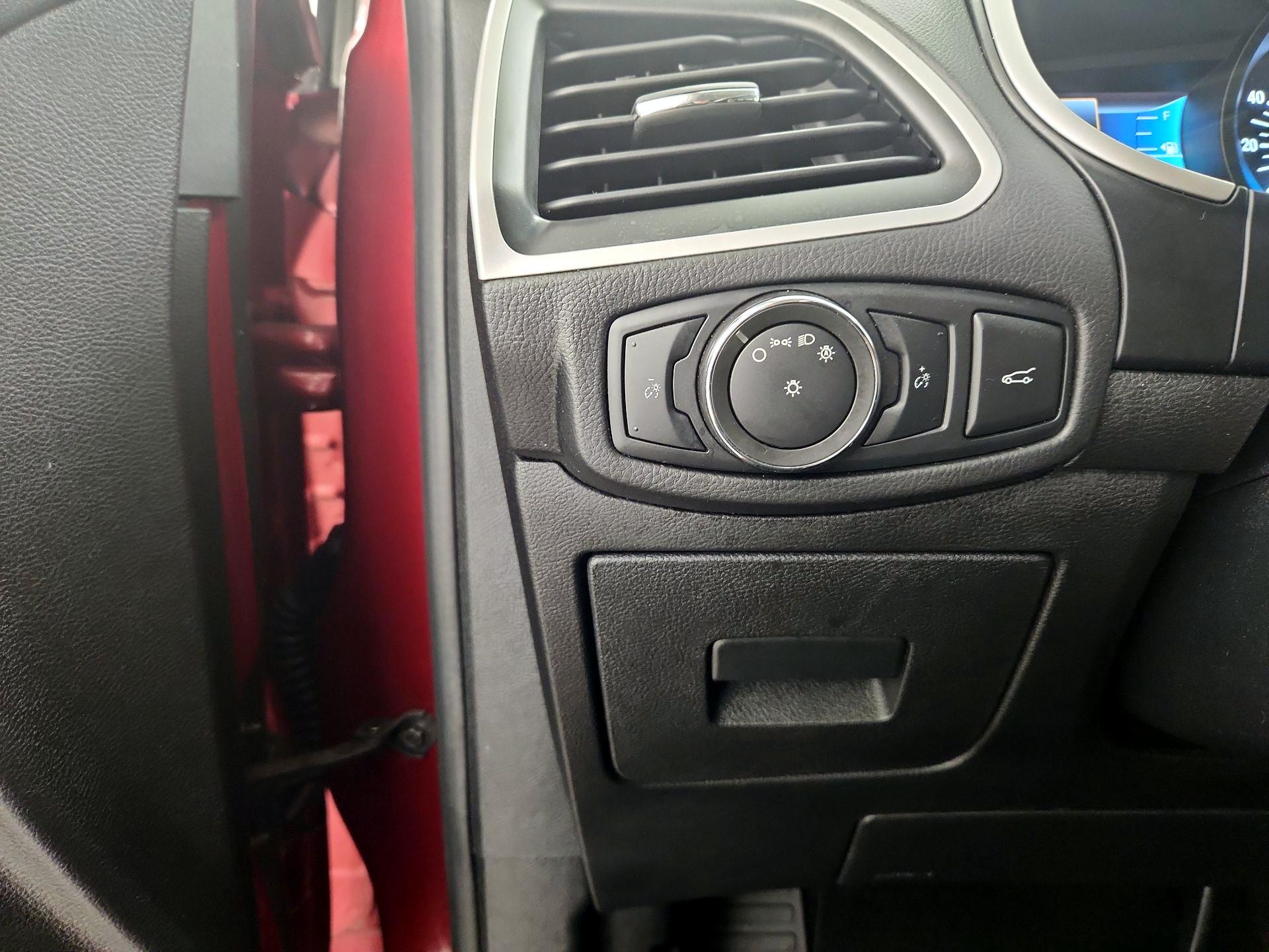 Thumbnail: 2016 Ford Edge - 13