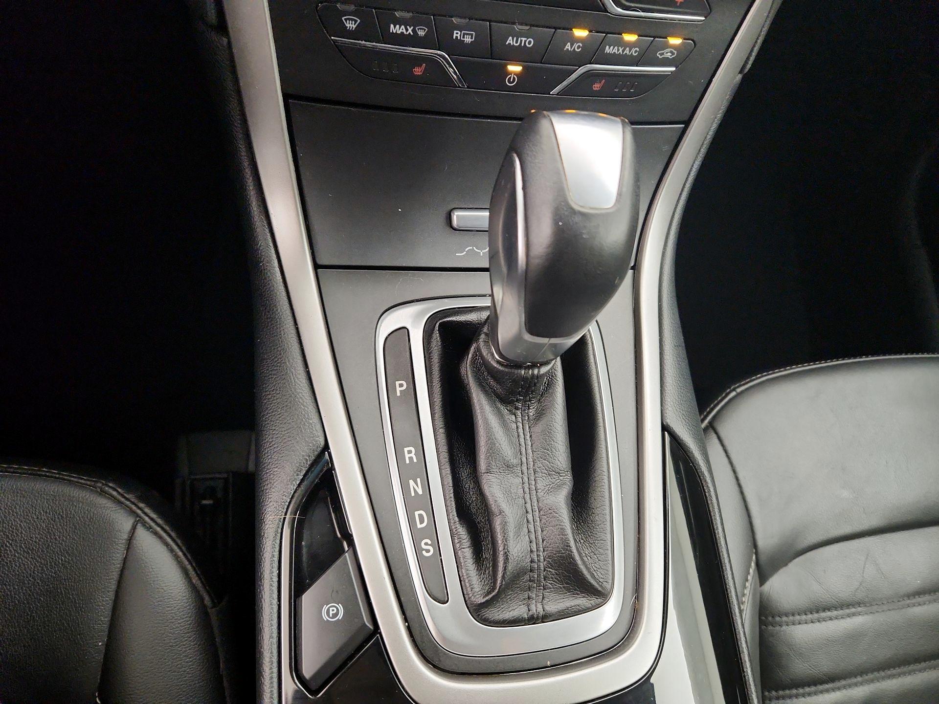 Thumbnail: 2016 Ford Edge - 18