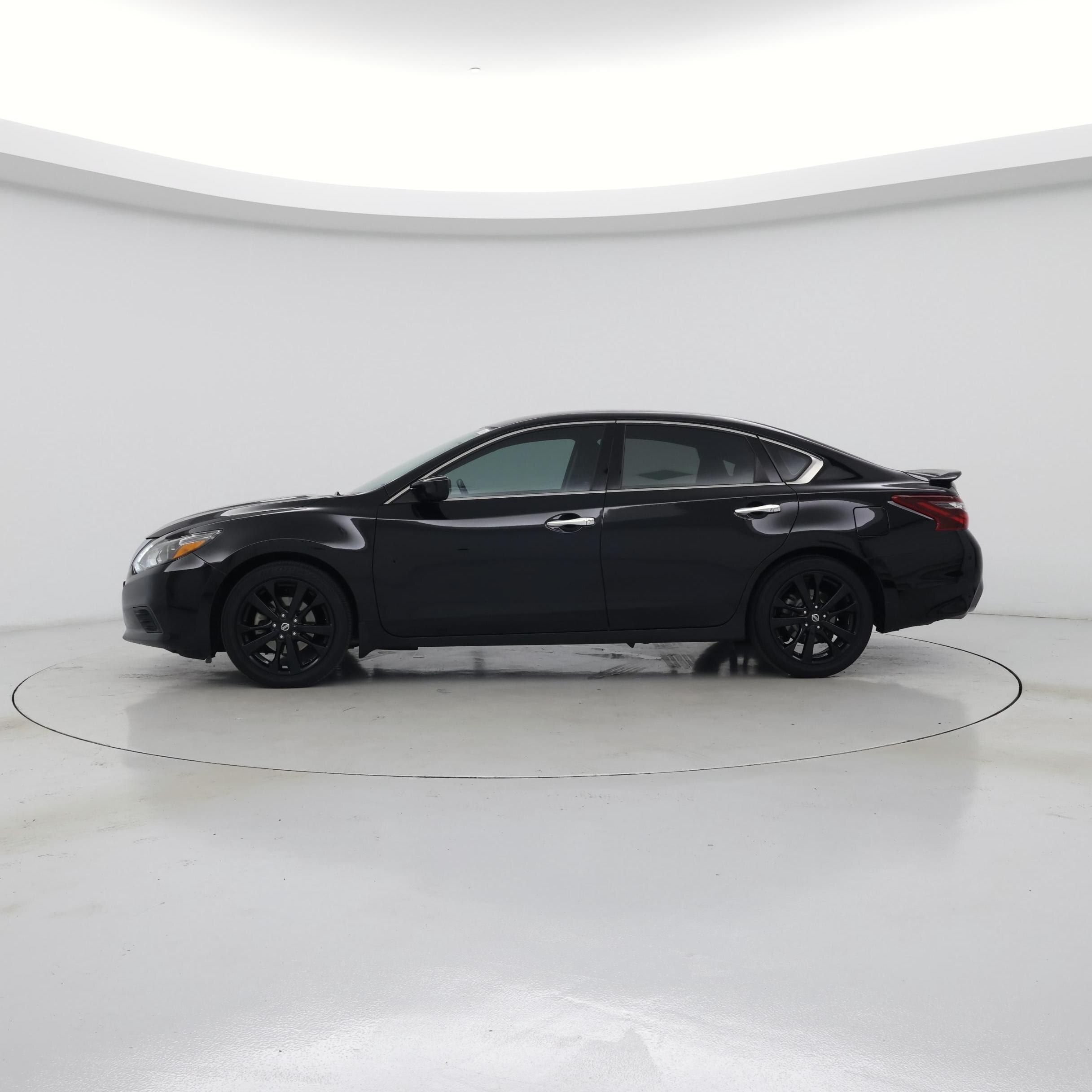 Thumbnail: 2017 Nissan Altima - 3