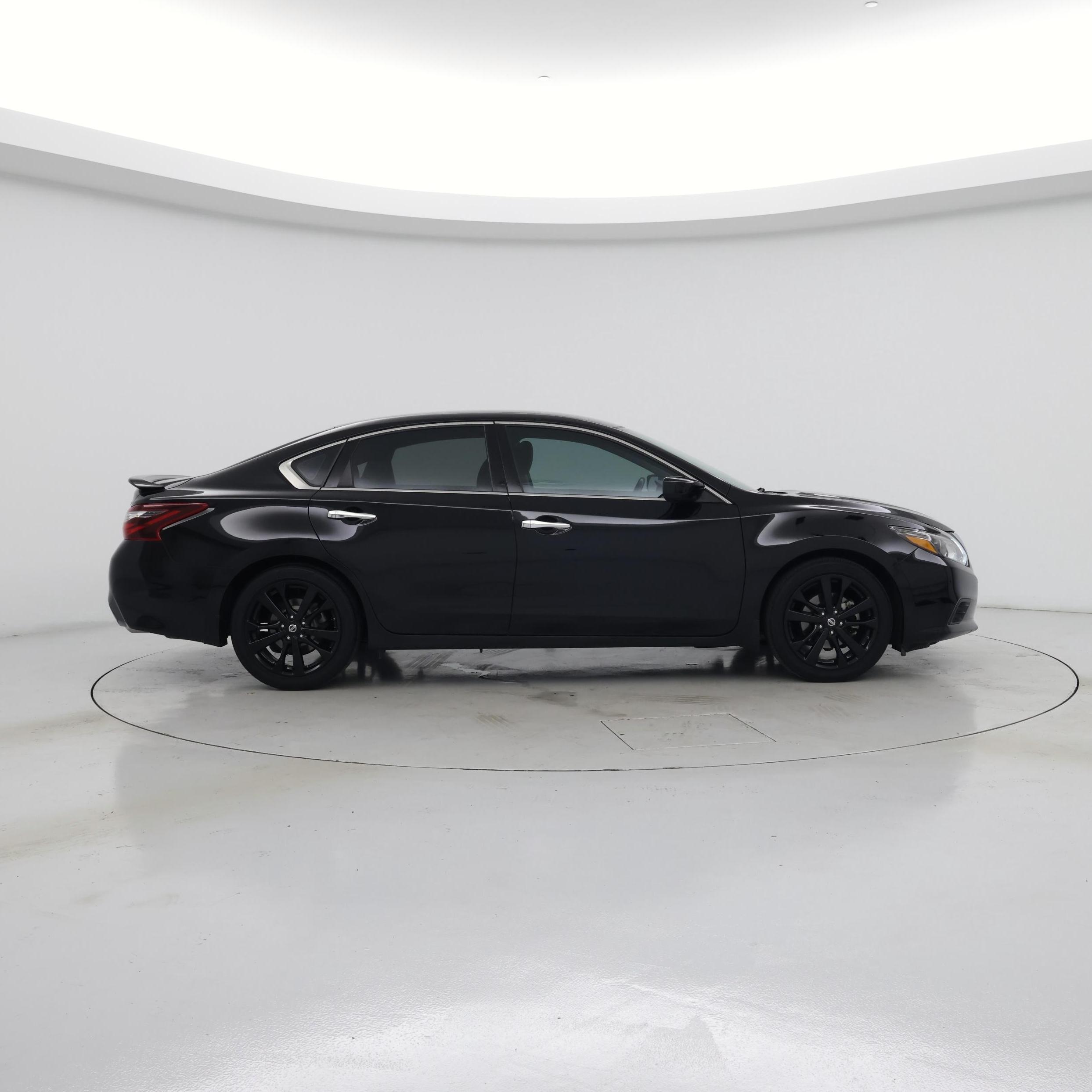 Thumbnail: 2017 Nissan Altima - 7