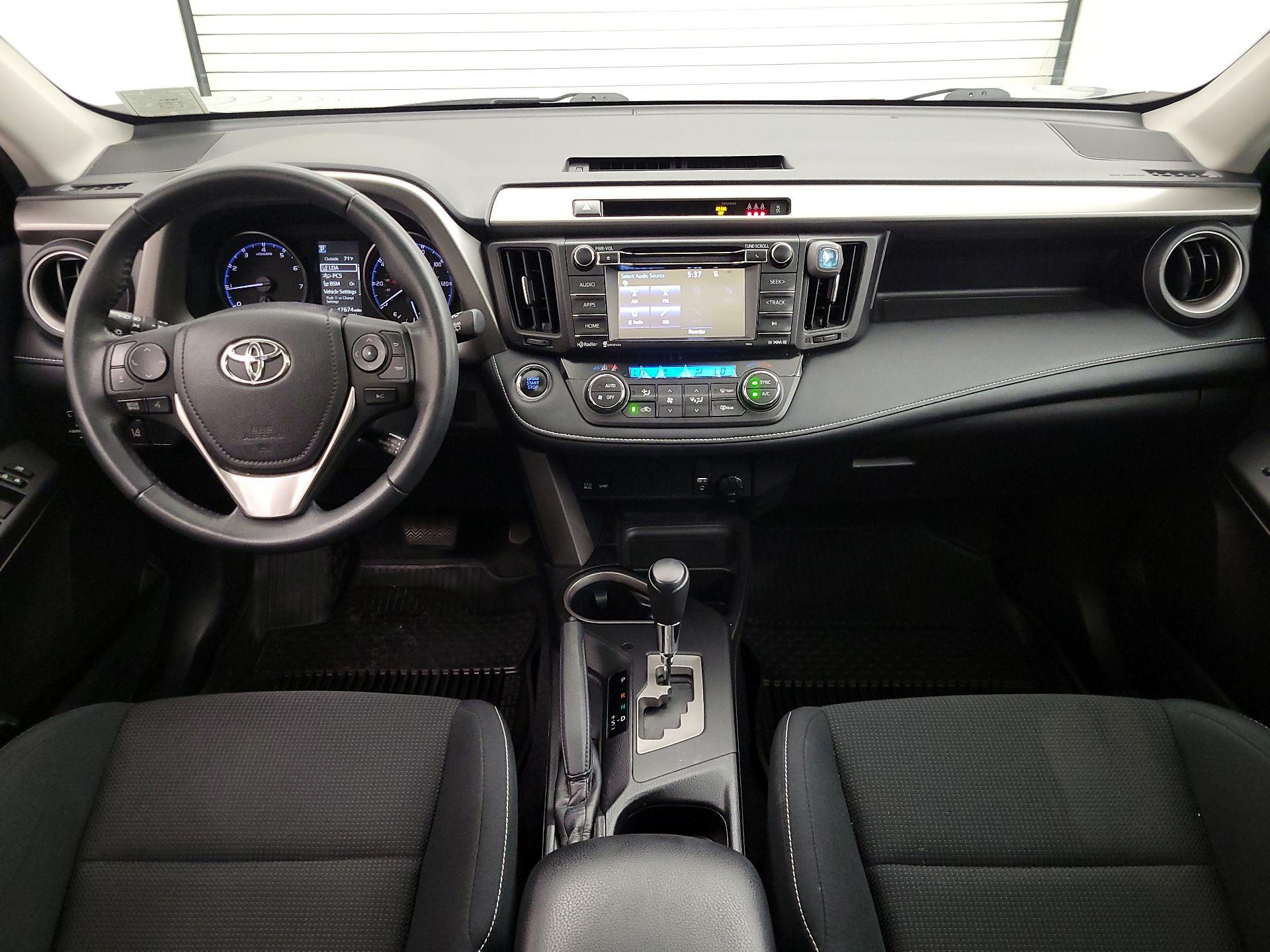 Thumbnail: 2017 Toyota RAV4 - 9