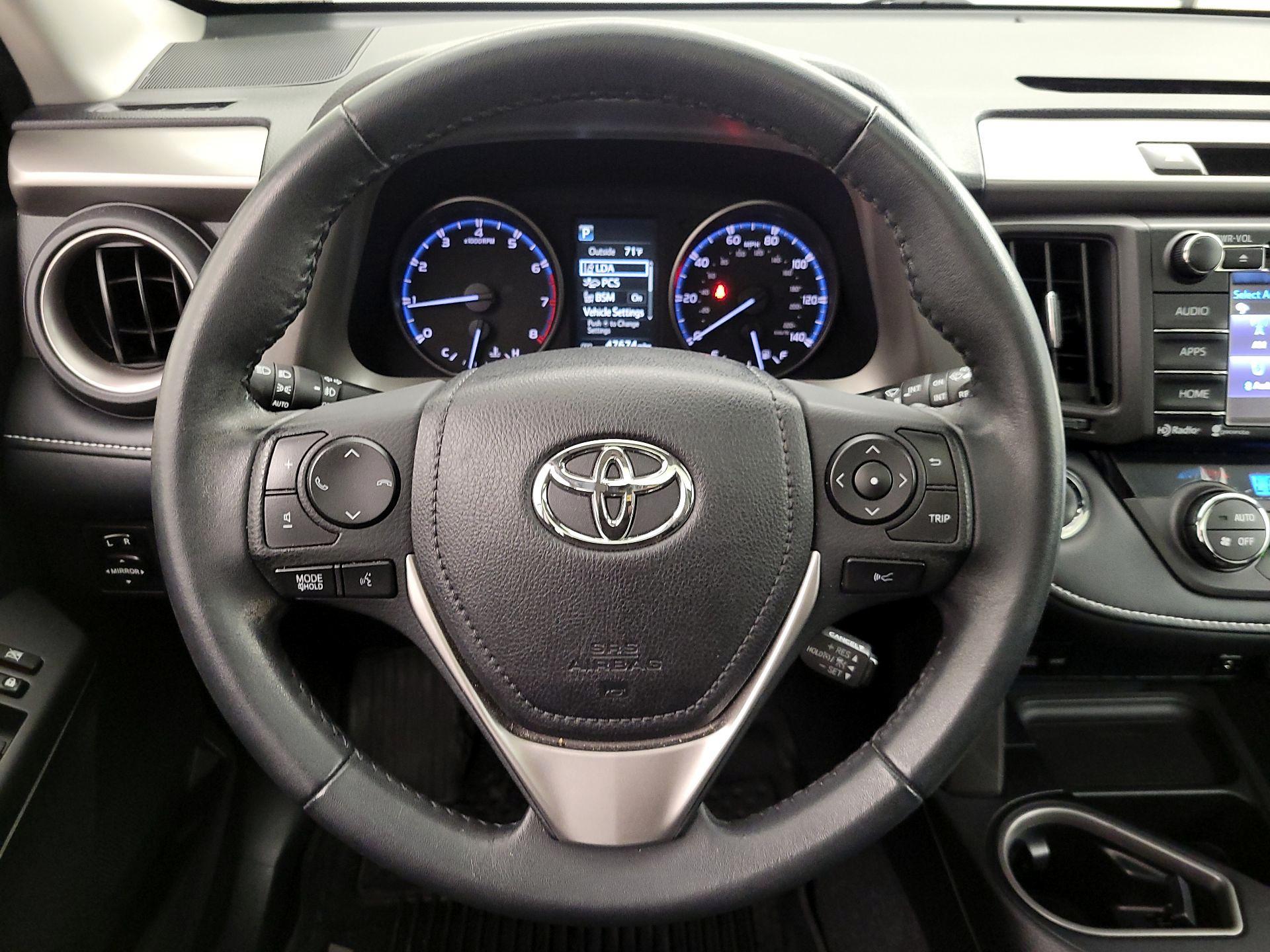 Thumbnail: 2017 Toyota RAV4 - 10