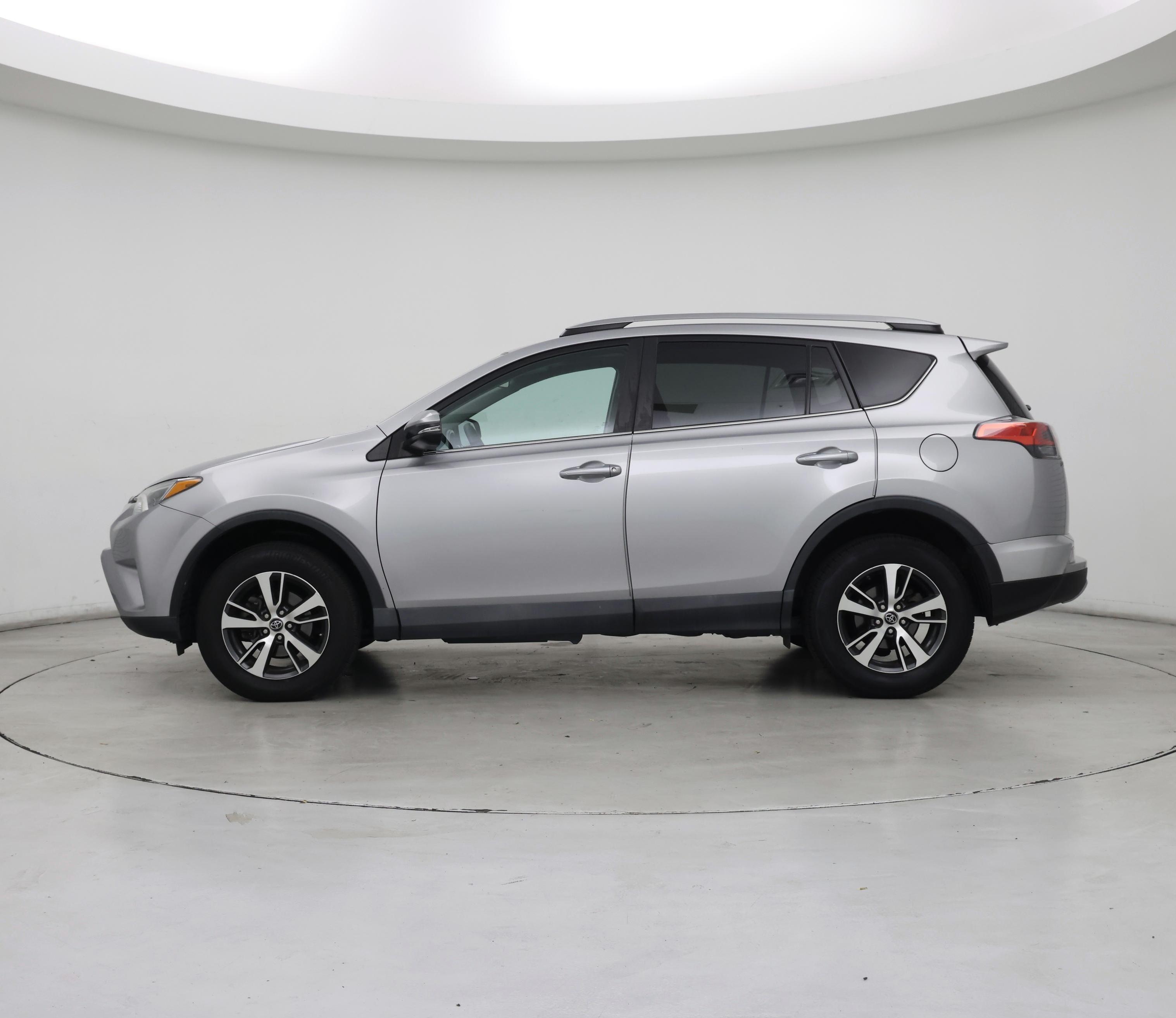 Thumbnail: 2017 Toyota RAV4 - 3