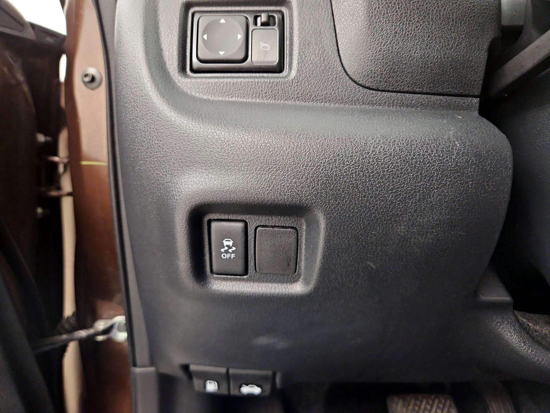 Thumbnail: 2017 Nissan Versa Note - 13