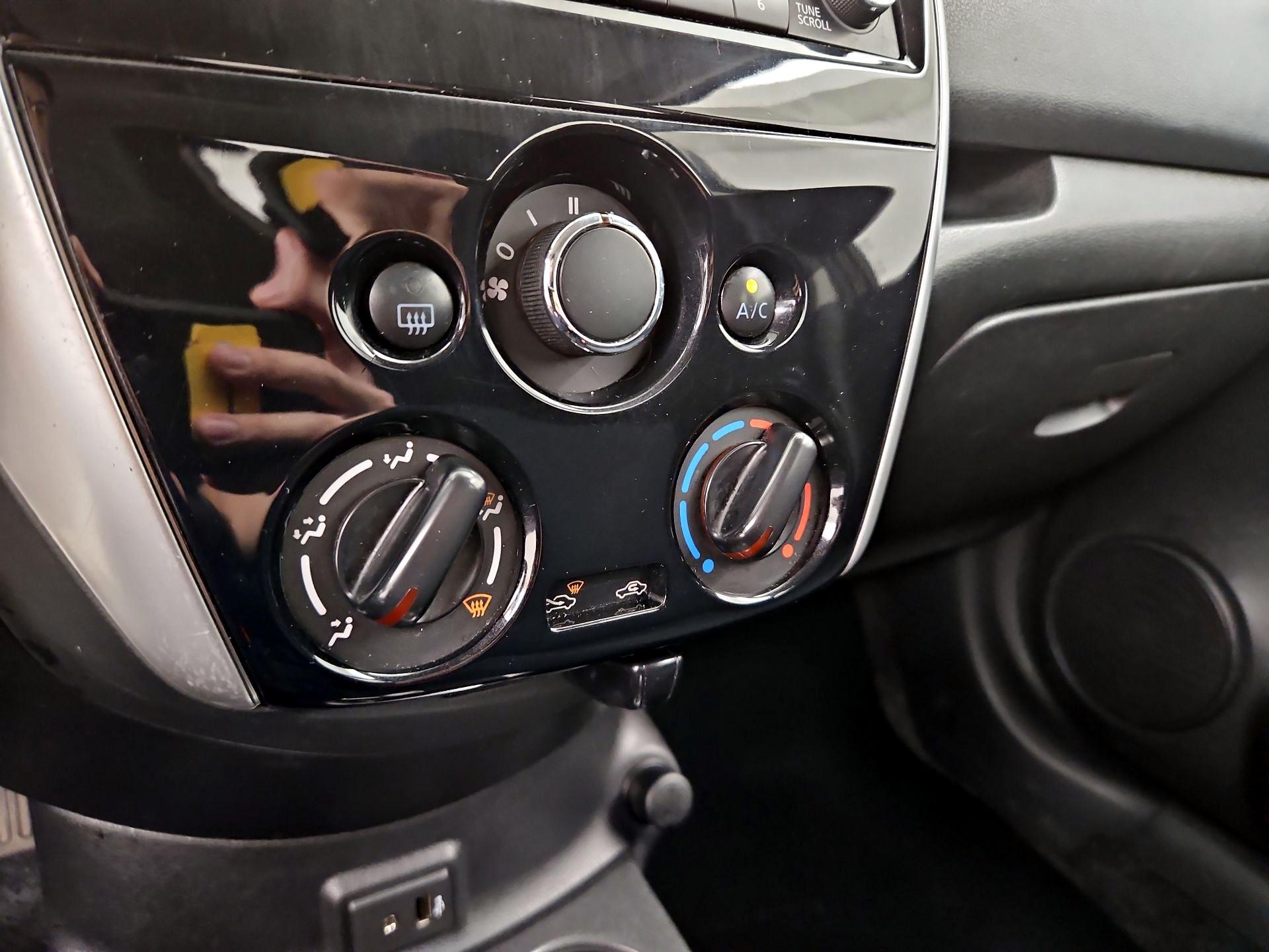 Thumbnail: 2017 Nissan Versa Note - 16